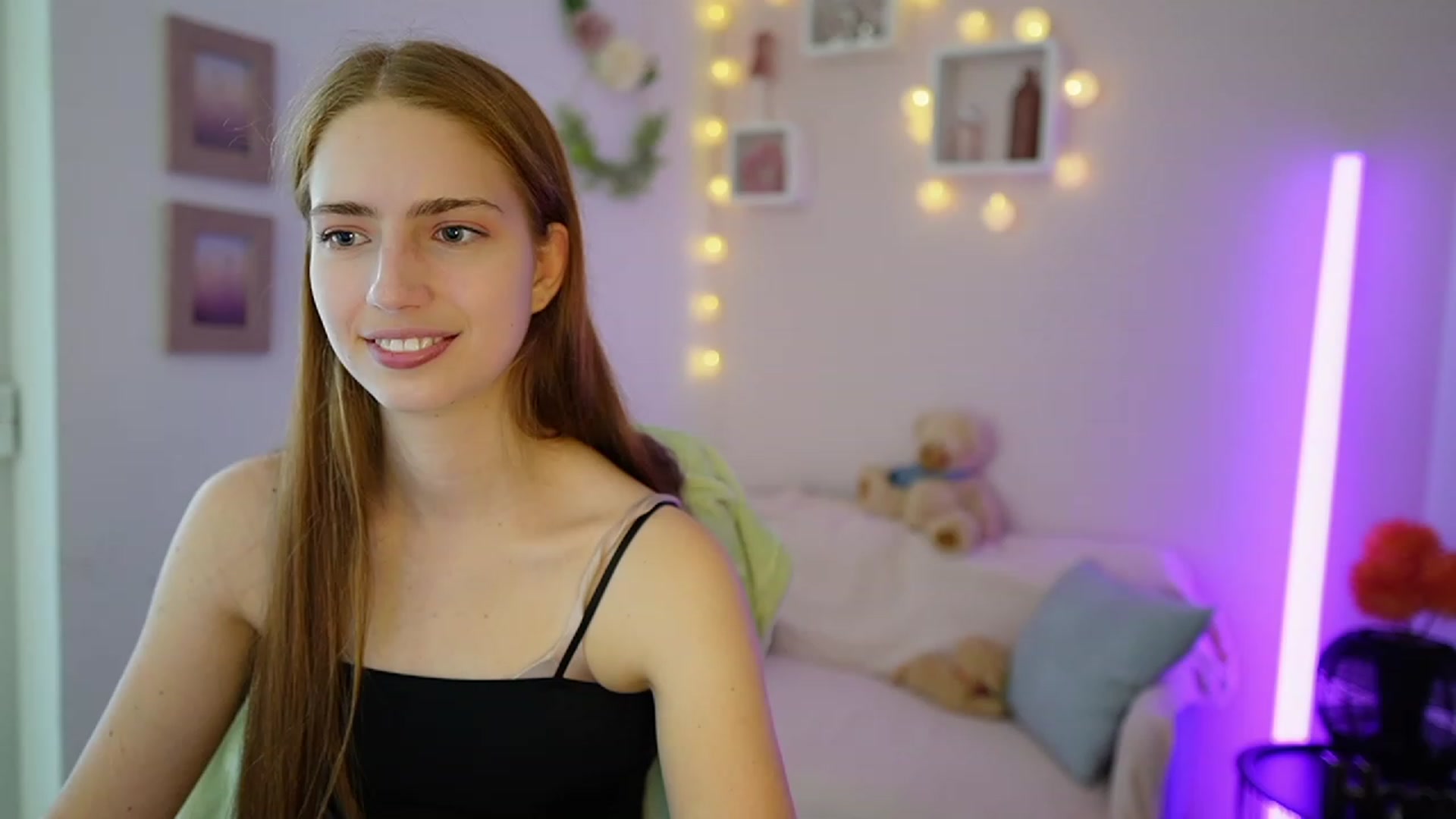 Gallery image thumbnail from Naomi_Woods18's myfreecams stream on, 10/30/2023, 12:46 image 15 of 20