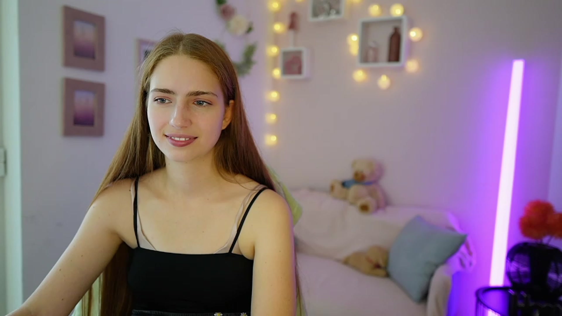 Gallery image thumbnail from Naomi_Woods18's myfreecams stream on, 10/30/2023, 12:46 image 7 of 20