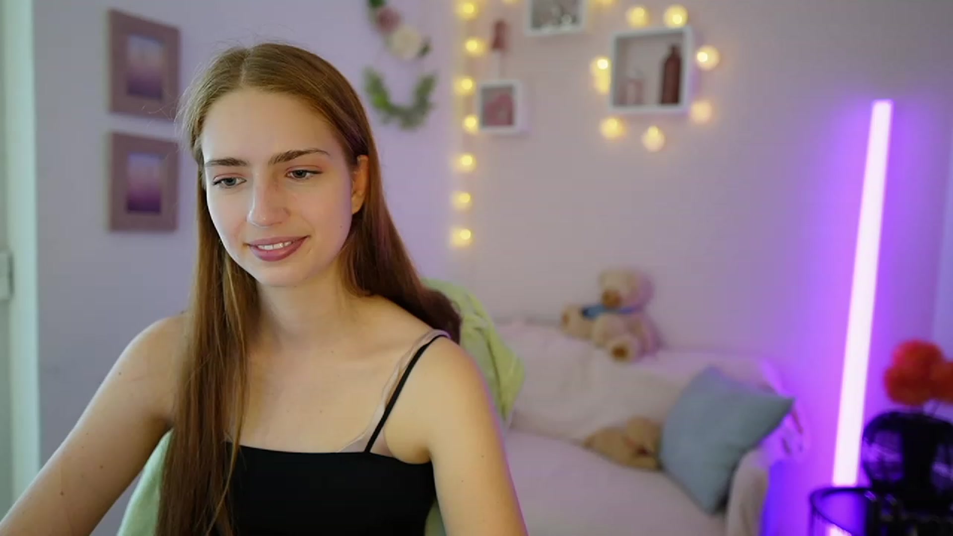 Gallery image thumbnail from Naomi_Woods18's myfreecams stream on, 10/30/2023, 12:46 image 16 of 20