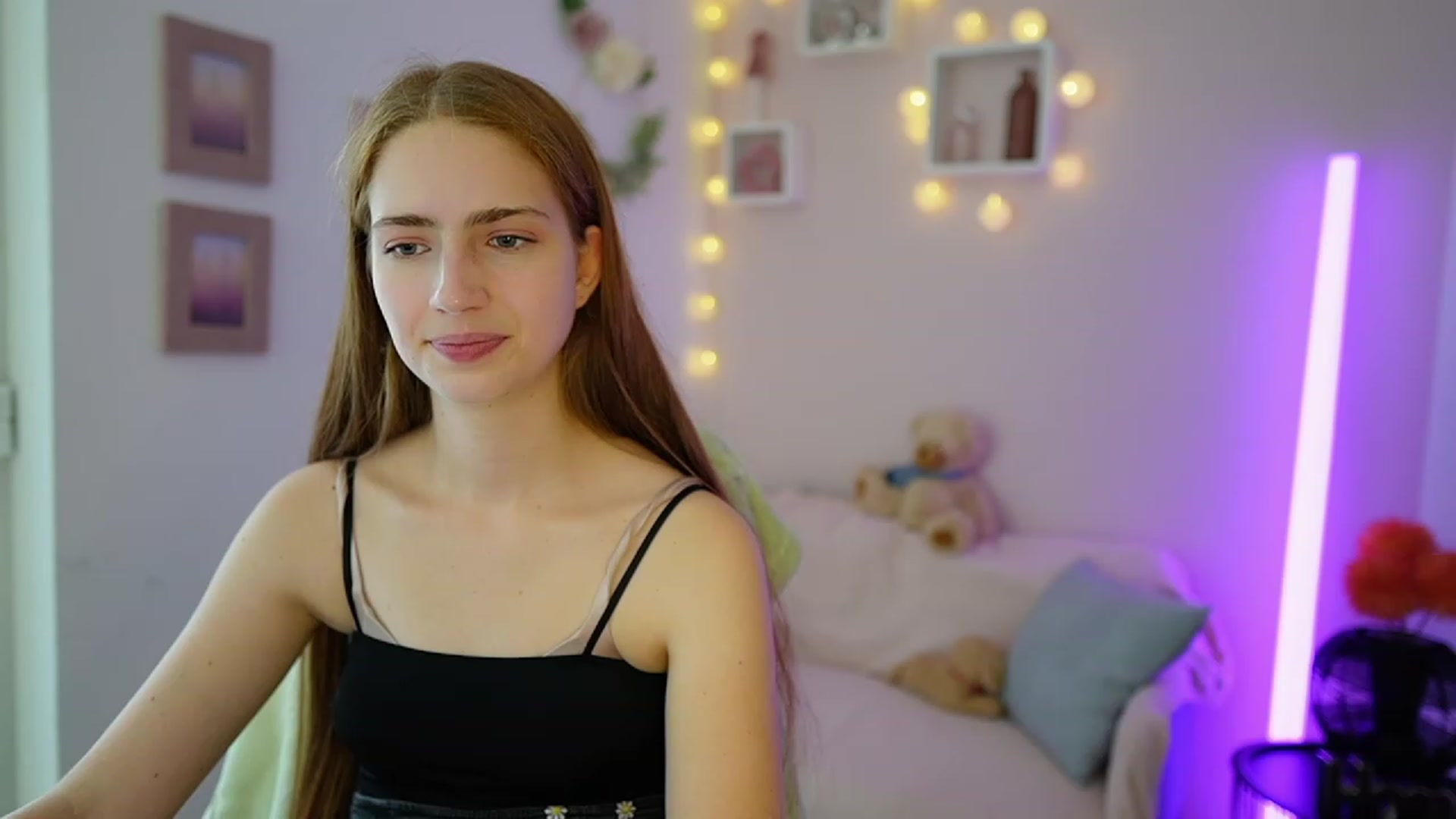Gallery image thumbnail from Naomi_Woods18's myfreecams stream on, 10/30/2023, 12:46 image 3 of 20
