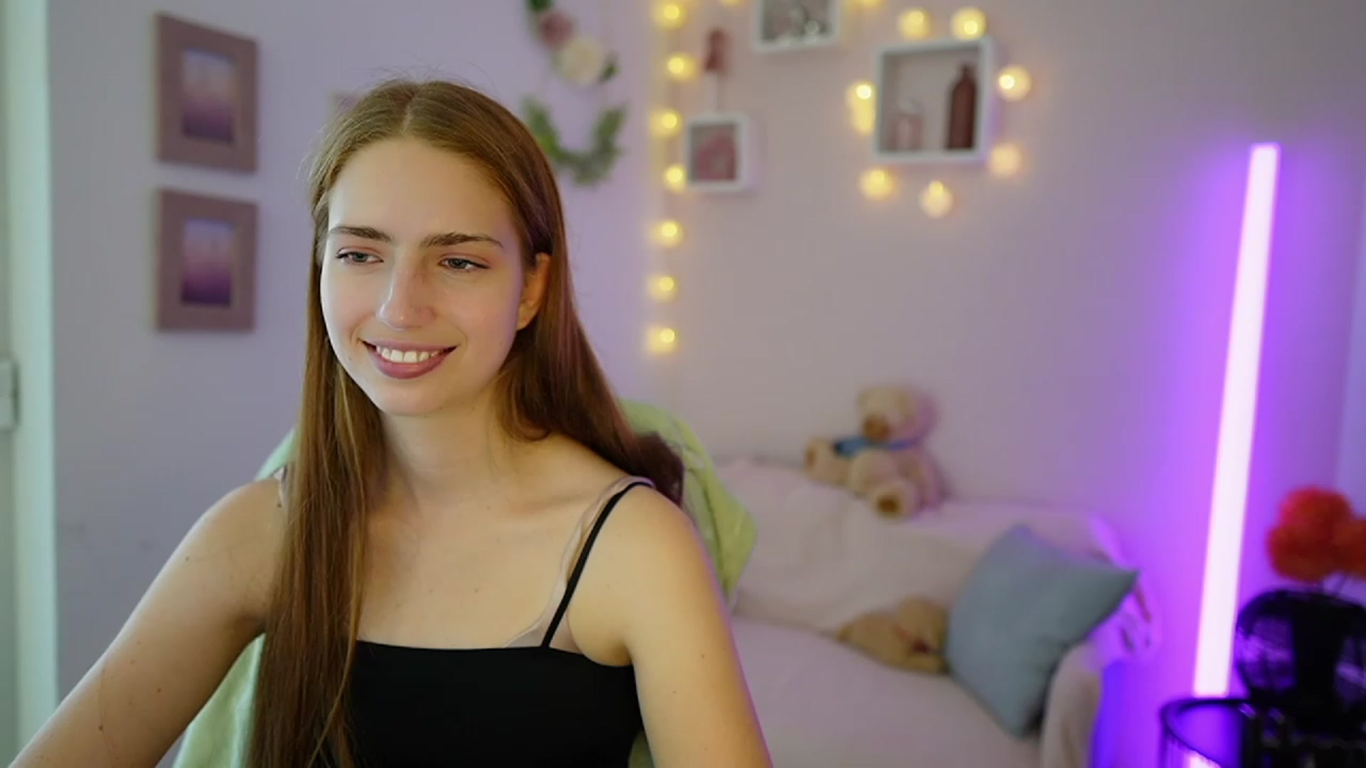 Gallery image thumbnail from Naomi_Woods18's myfreecams stream on, 10/30/2023, 12:46 image 18 of 20