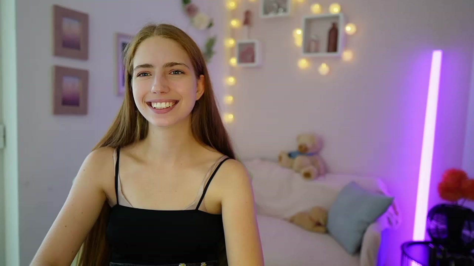 Gallery image thumbnail from Naomi_Woods18's myfreecams stream on, 10/30/2023, 12:46 image 6 of 20