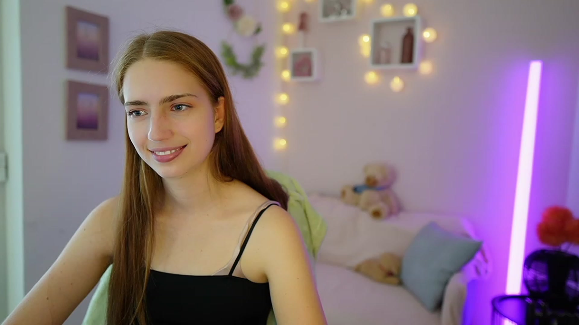 Gallery image thumbnail from Naomi_Woods18's myfreecams stream on, 10/30/2023, 12:46 image 17 of 20