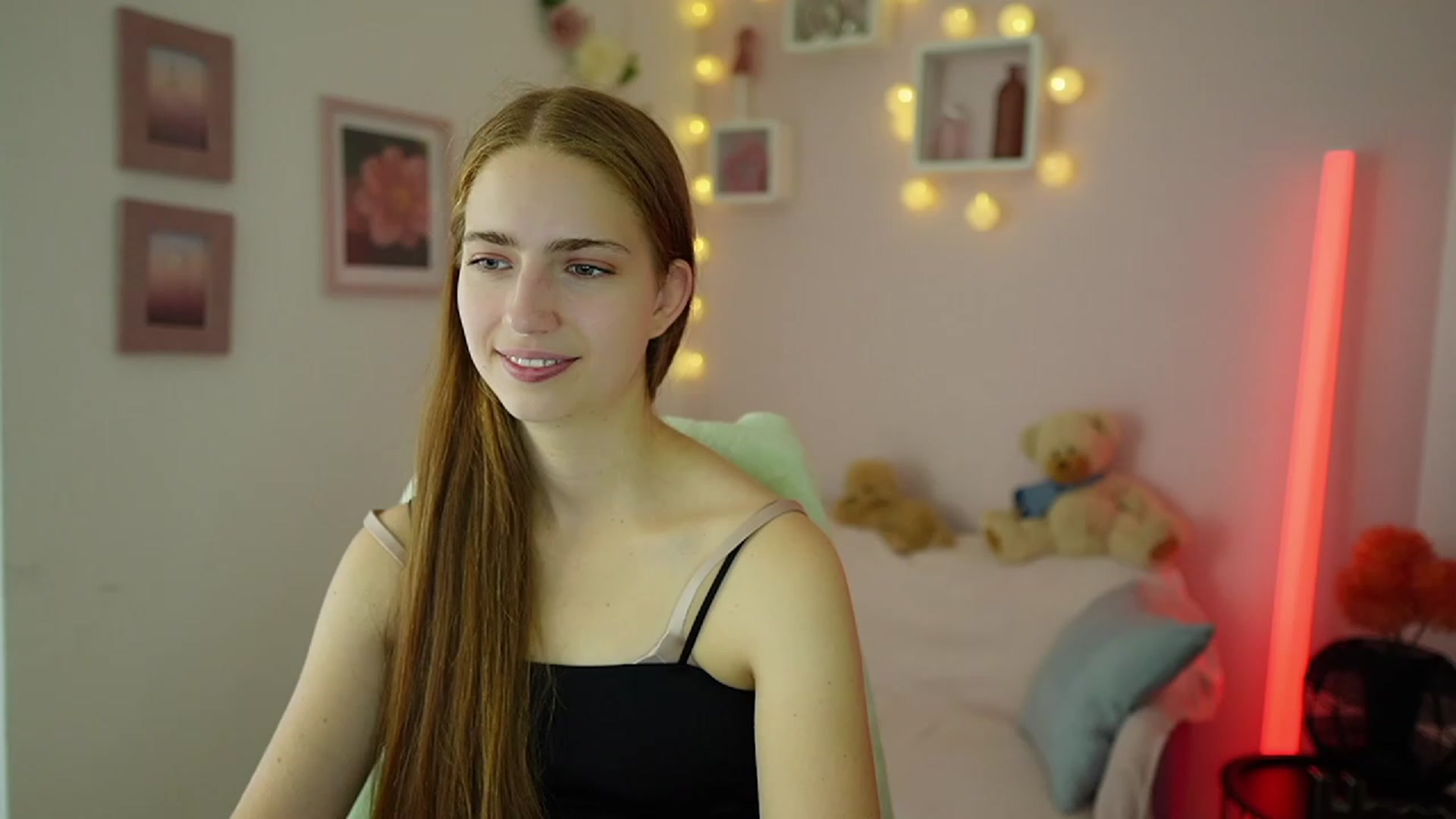 Gallery image thumbnail from Naomi_Woods18's myfreecams stream on, 10/31/2023, 11:10 image 5 of 20
