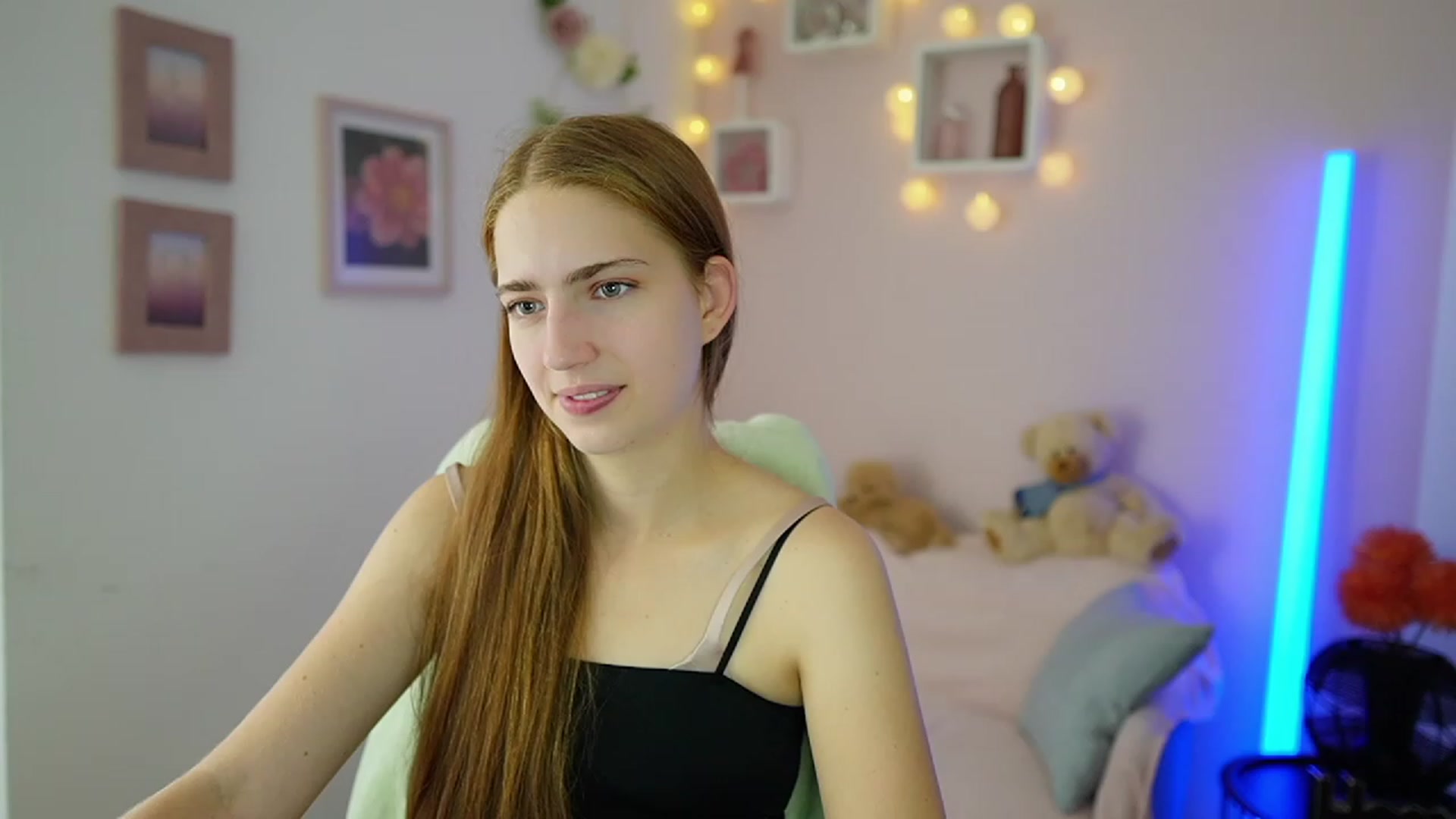 Gallery image thumbnail from Naomi_Woods18's myfreecams stream on, 10/31/2023, 11:10 image 19 of 20