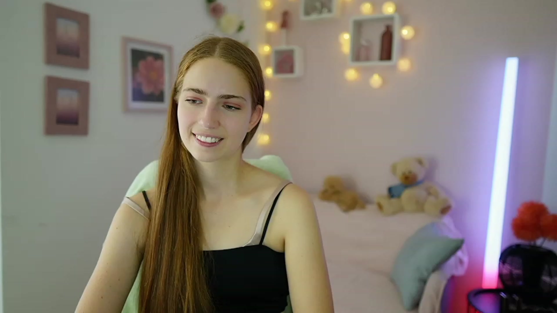 Gallery image thumbnail from Naomi_Woods18's myfreecams stream on, 10/31/2023, 11:10 image 9 of 20