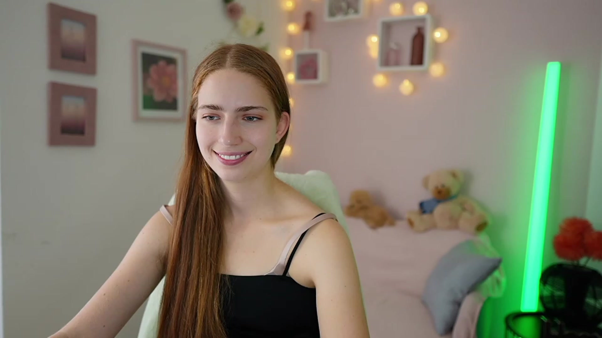 Gallery image thumbnail from Naomi_Woods18's myfreecams stream on, 10/31/2023, 11:10 image 12 of 20