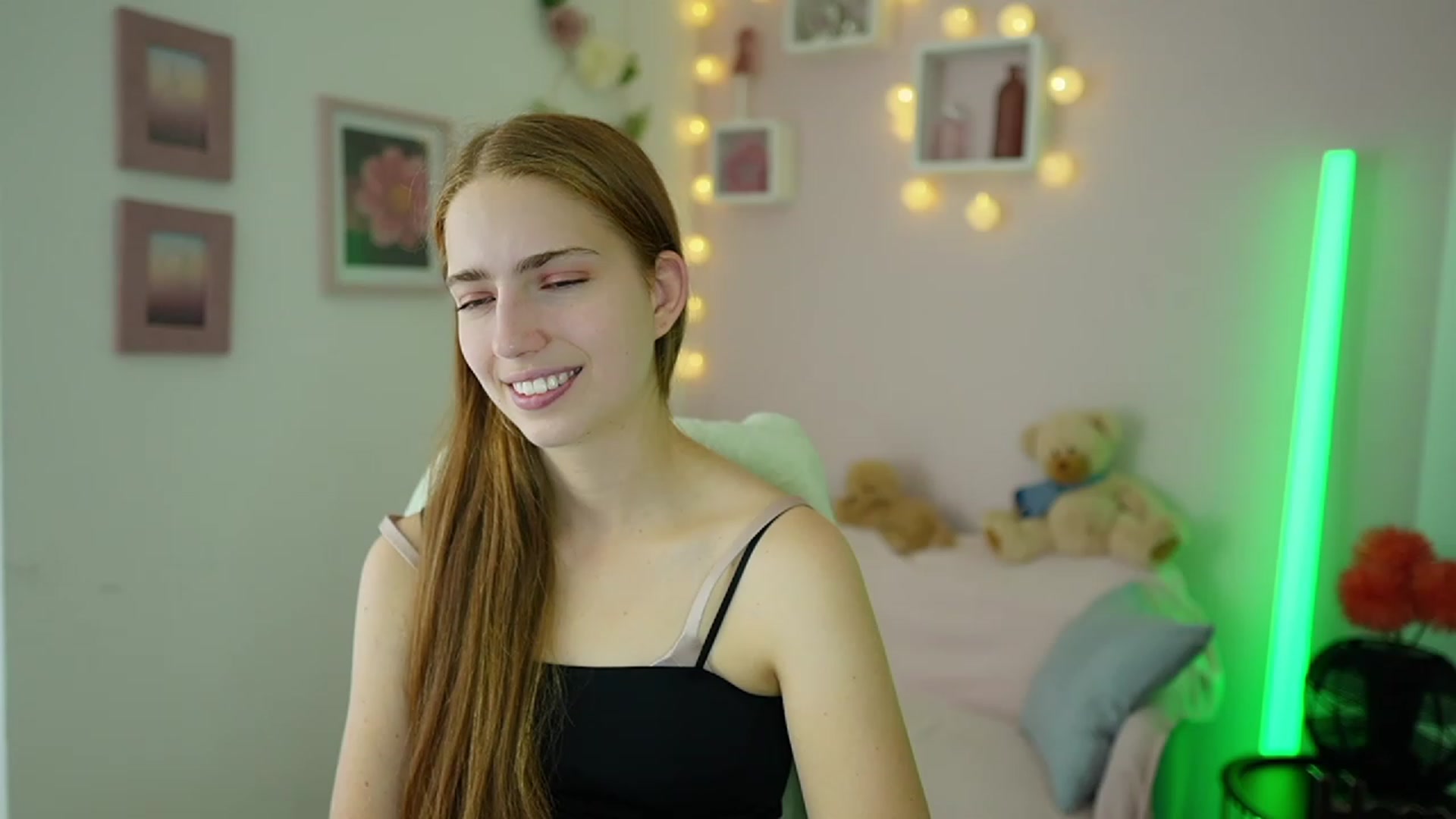 Gallery image thumbnail from Naomi_Woods18's myfreecams stream on, 10/31/2023, 11:10 image 16 of 20