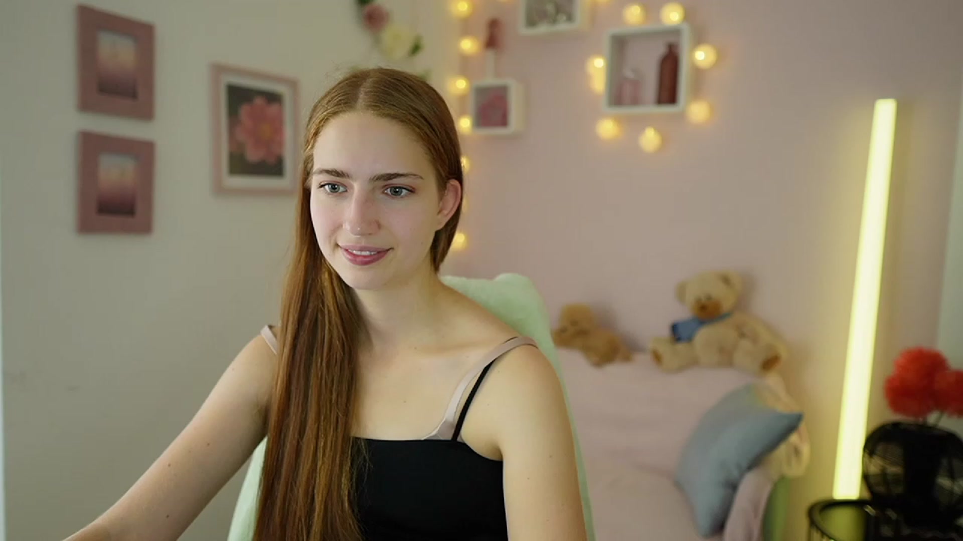 Gallery image thumbnail from Naomi_Woods18's myfreecams stream on, 10/31/2023, 11:10 image 11 of 20
