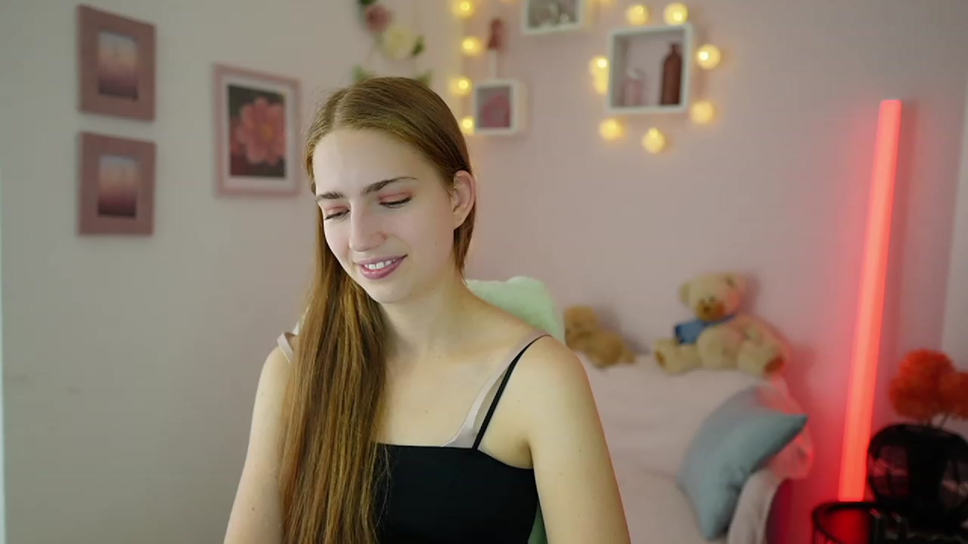 Gallery image thumbnail from Naomi_Woods18's myfreecams stream on, 10/31/2023, 11:10 image 20 of 20