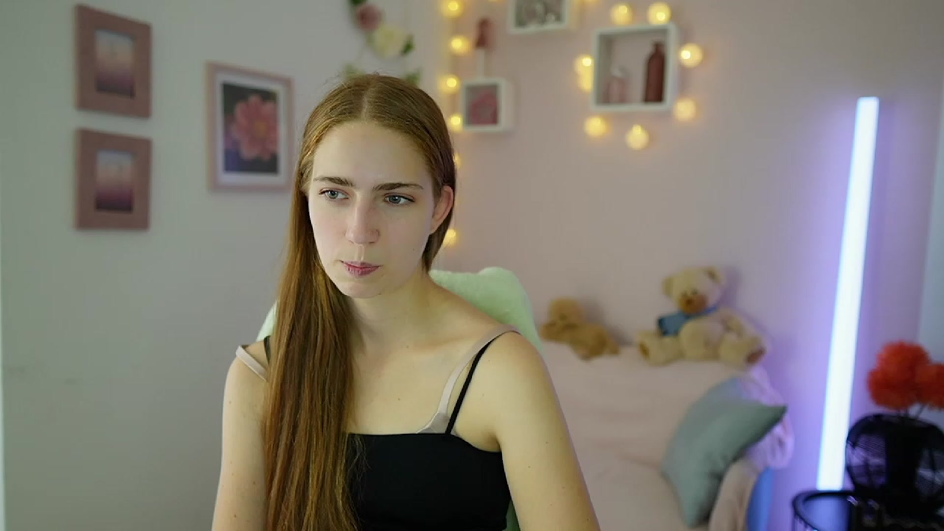 Gallery image thumbnail from Naomi_Woods18's myfreecams stream on, 10/31/2023, 11:10 image 17 of 20