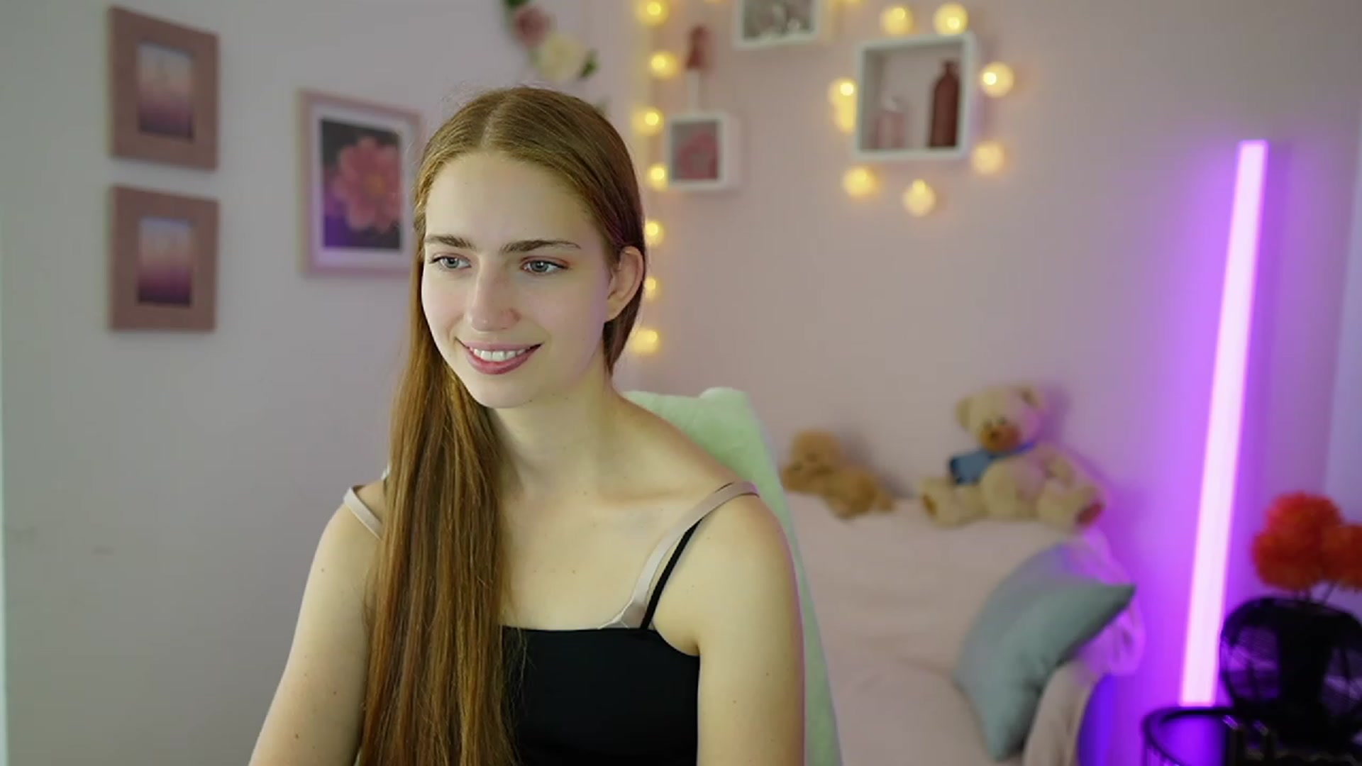 Gallery image thumbnail from Naomi_Woods18's myfreecams stream on, 10/31/2023, 11:10 image 2 of 20