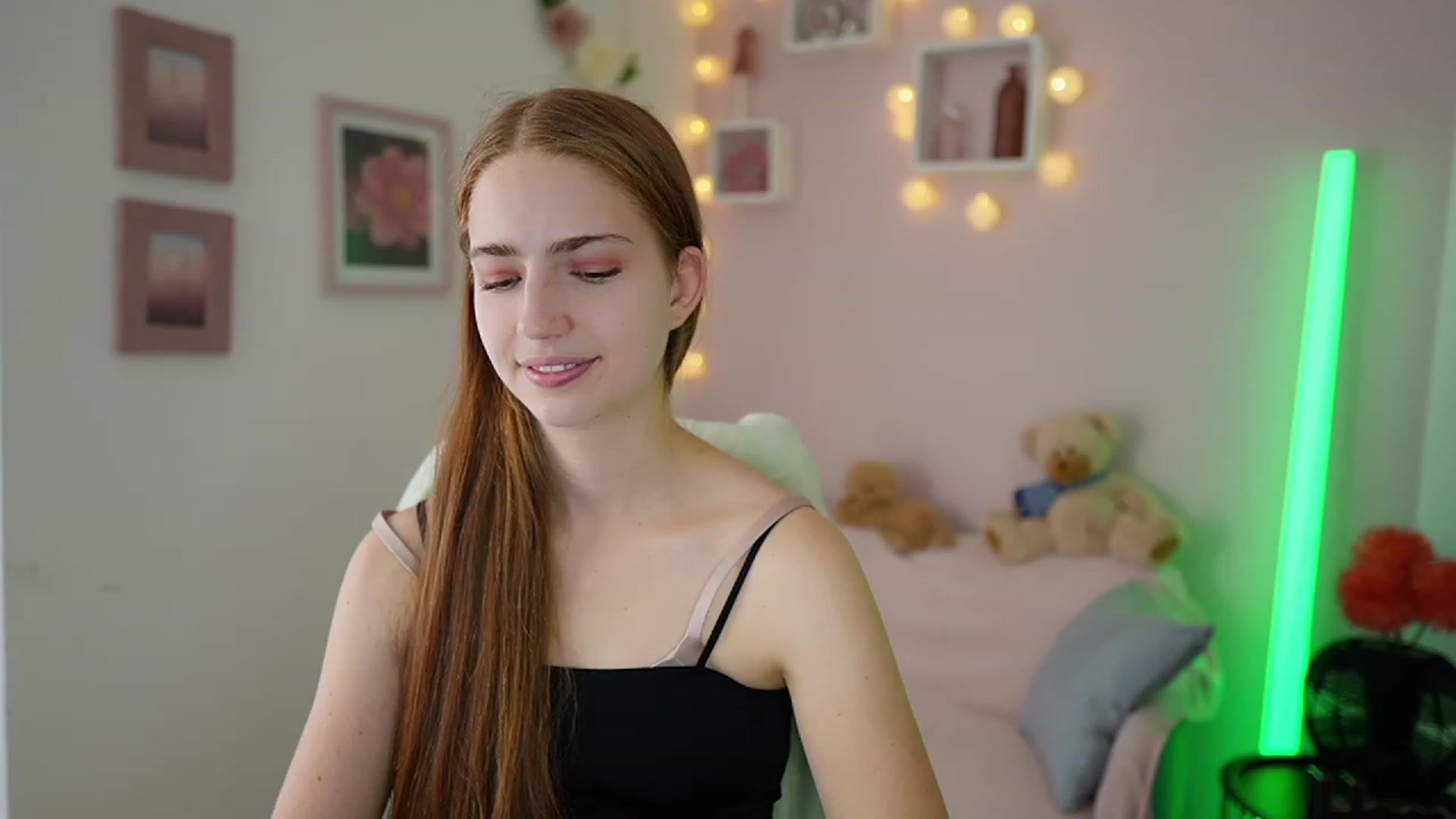 Gallery image thumbnail from Naomi_Woods18's myfreecams stream on, 10/31/2023, 11:10 image 8 of 20