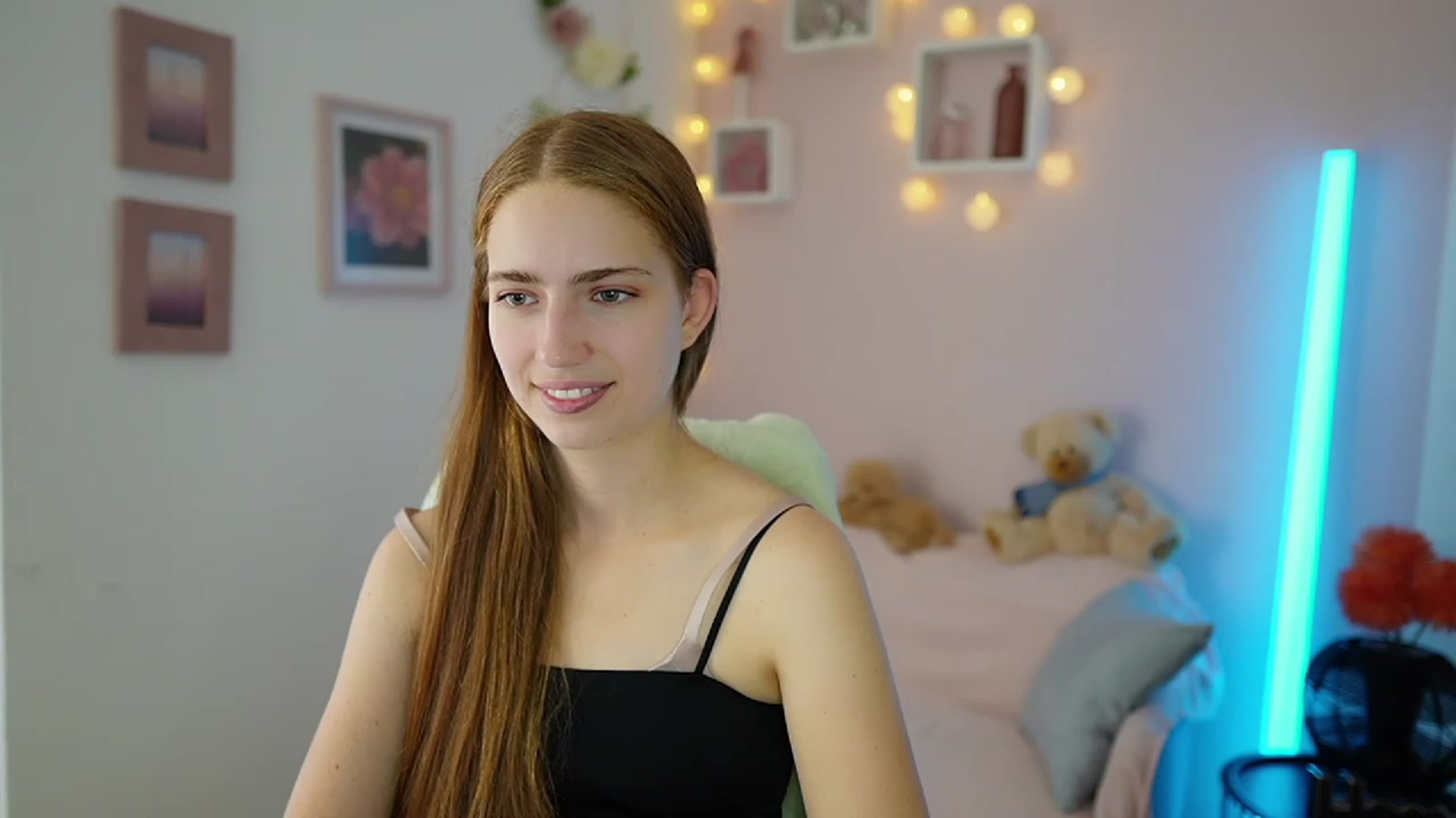 Gallery image thumbnail from Naomi_Woods18's myfreecams stream on, 10/31/2023, 11:10 image 18 of 20