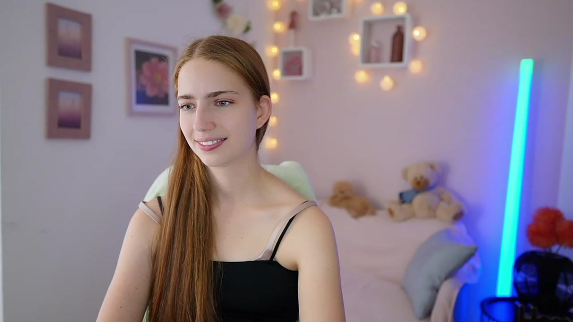 Gallery image thumbnail from Naomi_Woods18's myfreecams stream on, 10/31/2023, 11:10 image 4 of 20