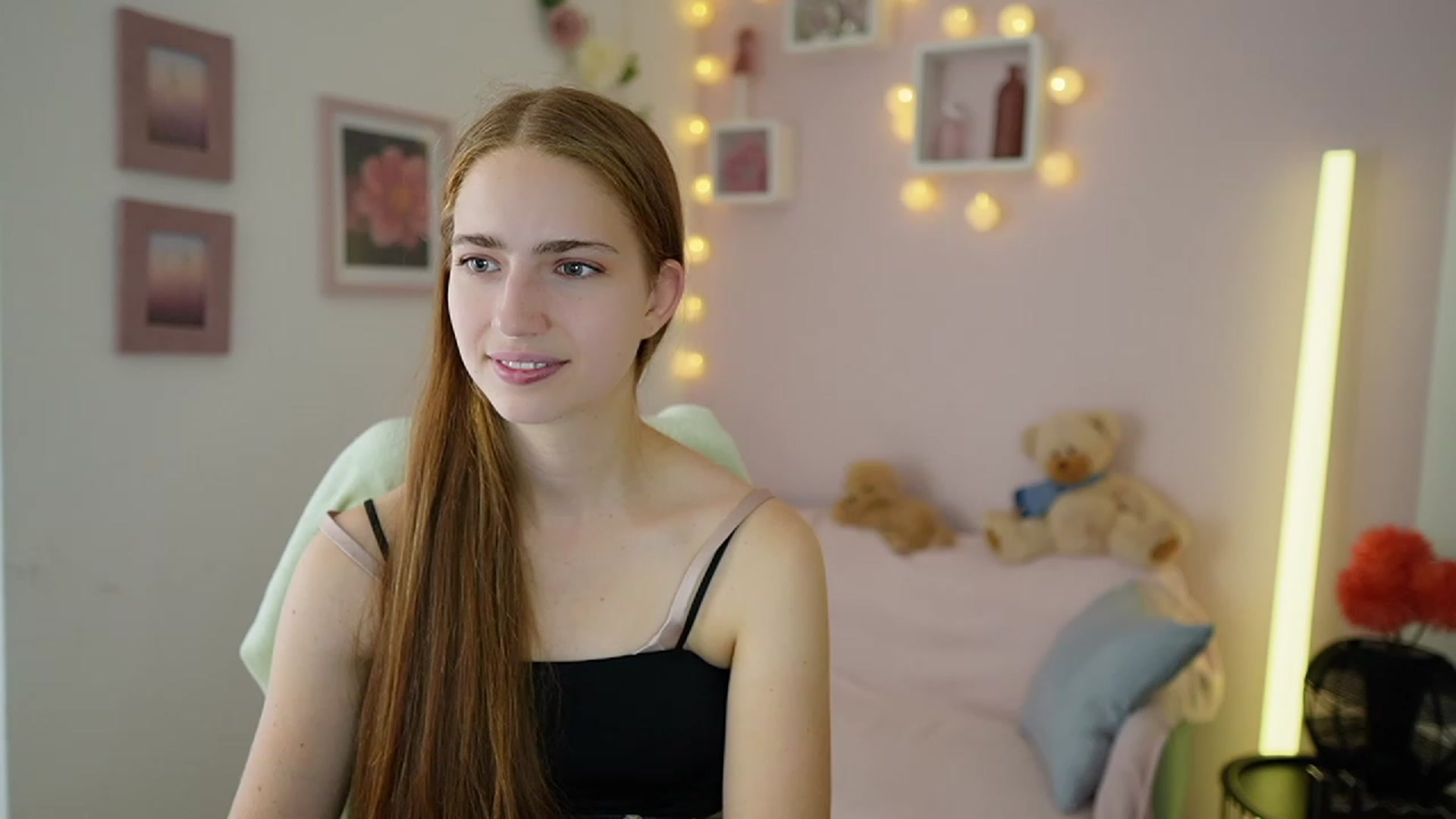 Gallery image thumbnail from Naomi_Woods18's myfreecams stream on, 10/31/2023, 11:10 image 7 of 20