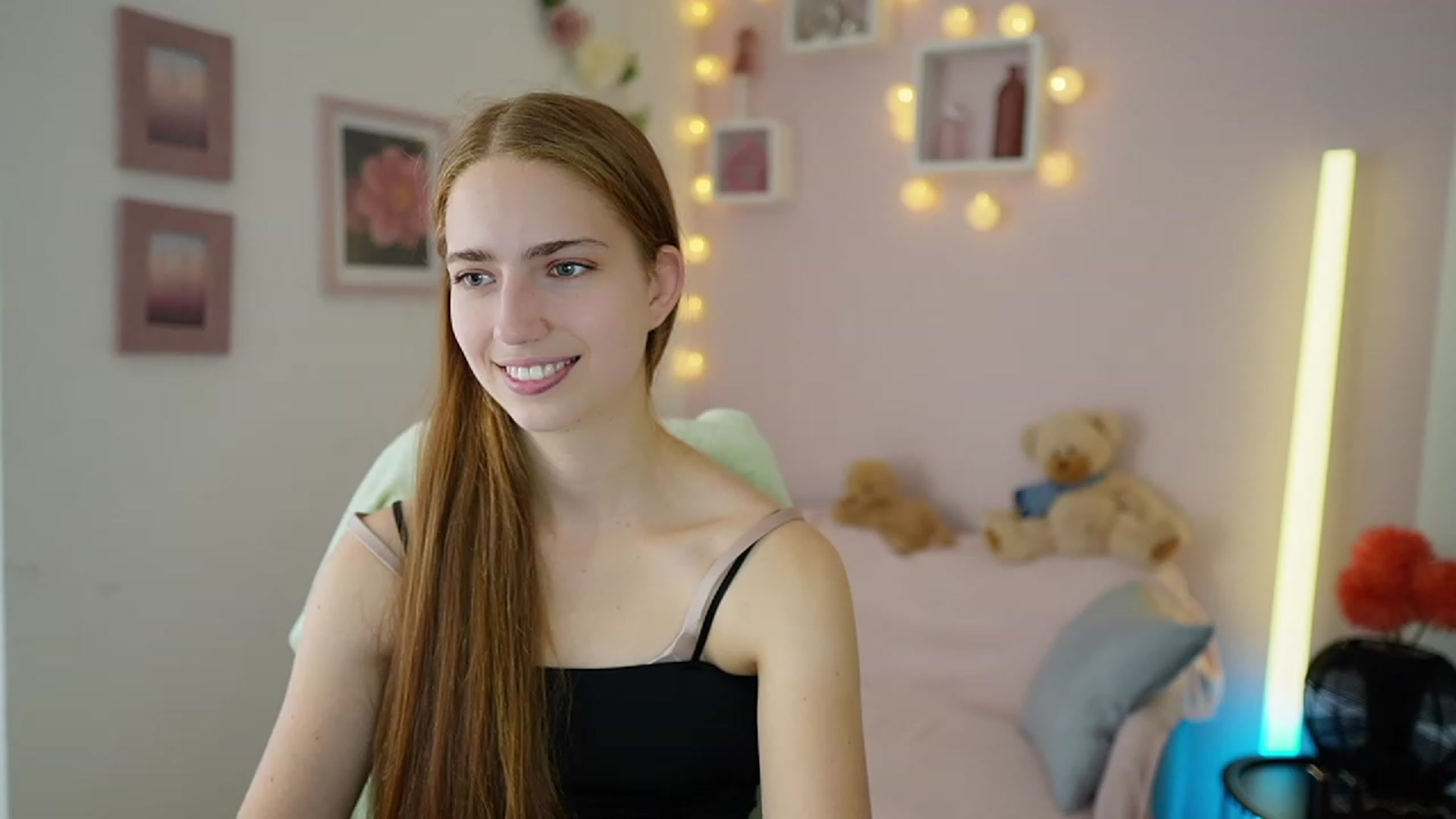 Gallery image thumbnail from Naomi_Woods18's myfreecams stream on, 10/31/2023, 11:10 image 3 of 20