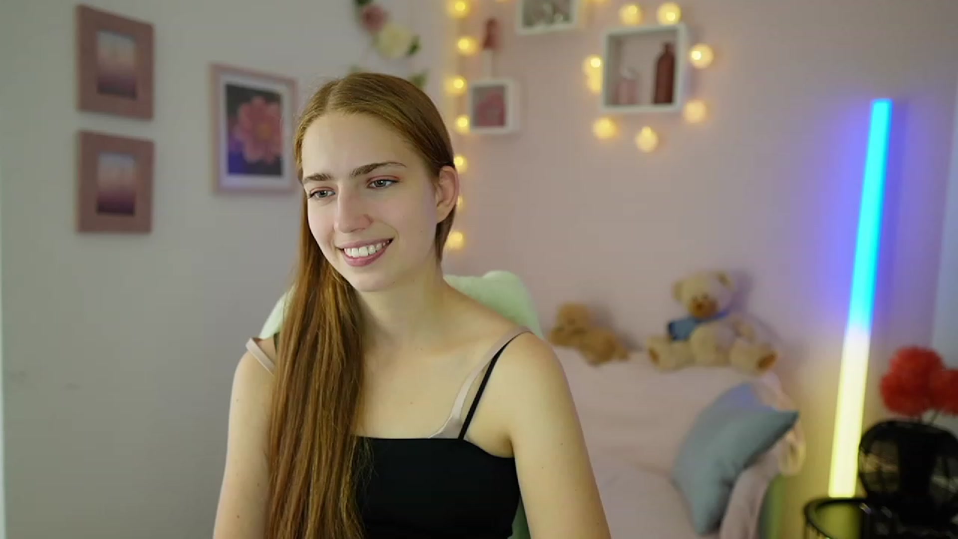 Gallery image thumbnail from Naomi_Woods18's myfreecams stream on, 10/31/2023, 11:10 image 15 of 20