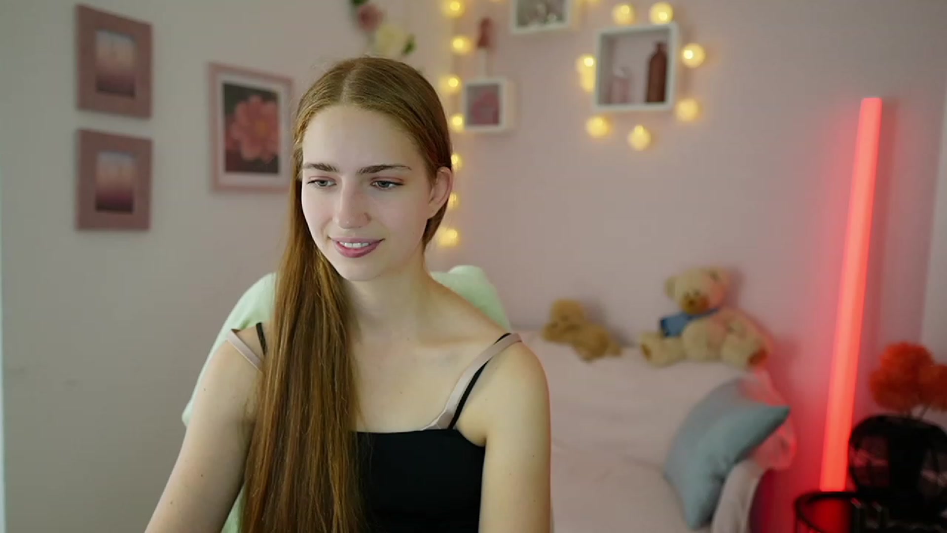 Gallery image thumbnail from Naomi_Woods18's myfreecams stream on, 10/31/2023, 11:10 image 1 of 20