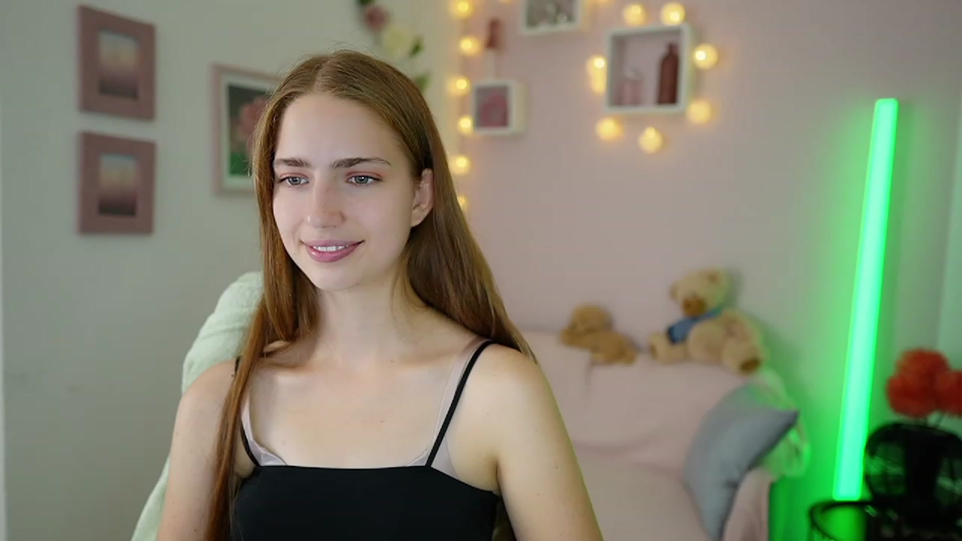 Gallery image thumbnail from Naomi_Woods18's myfreecams stream on, 10/31/2023, 12:23 image 13 of 20