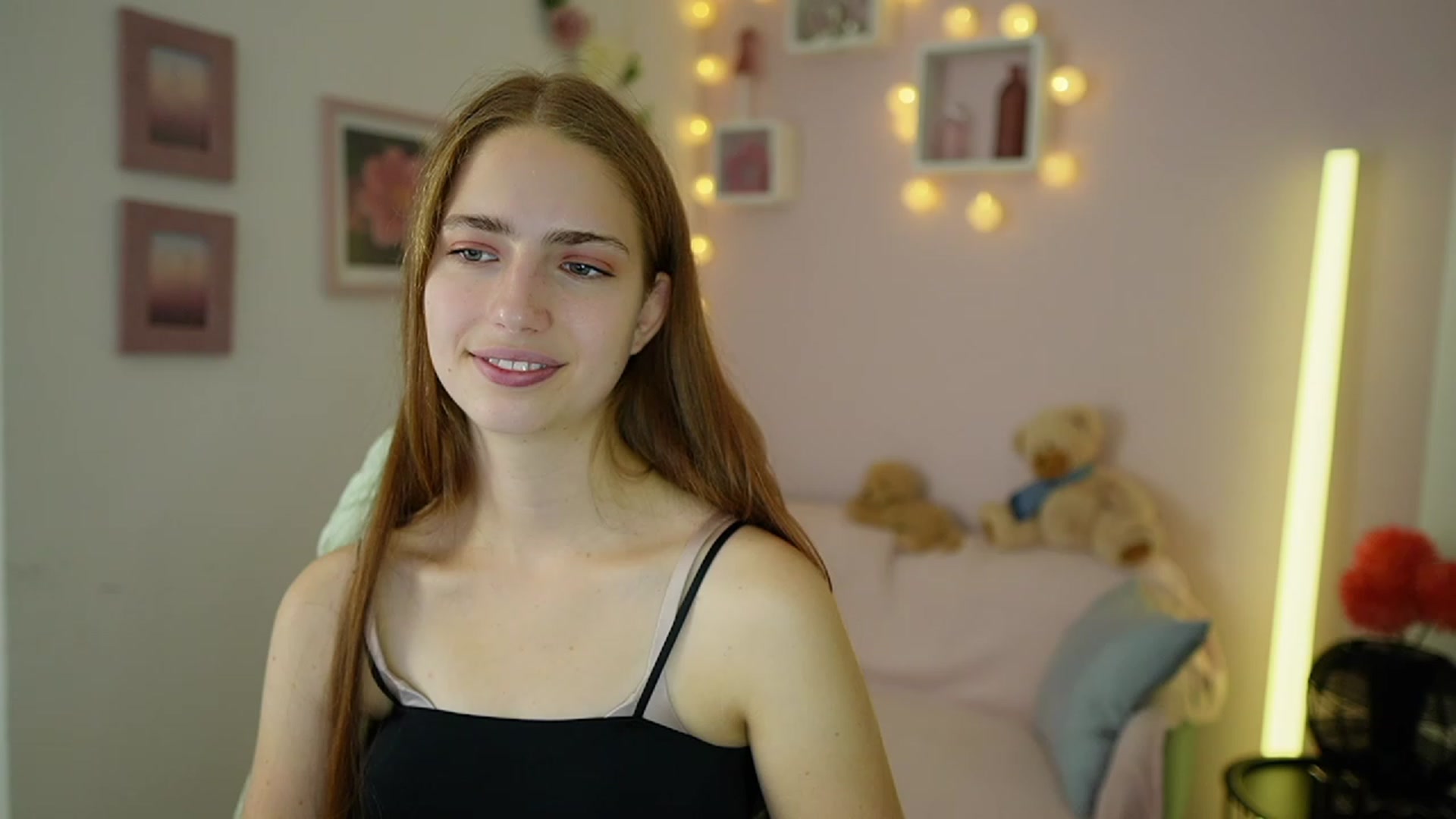 Gallery image thumbnail from Naomi_Woods18's myfreecams stream on, 10/31/2023, 12:23 image 12 of 20