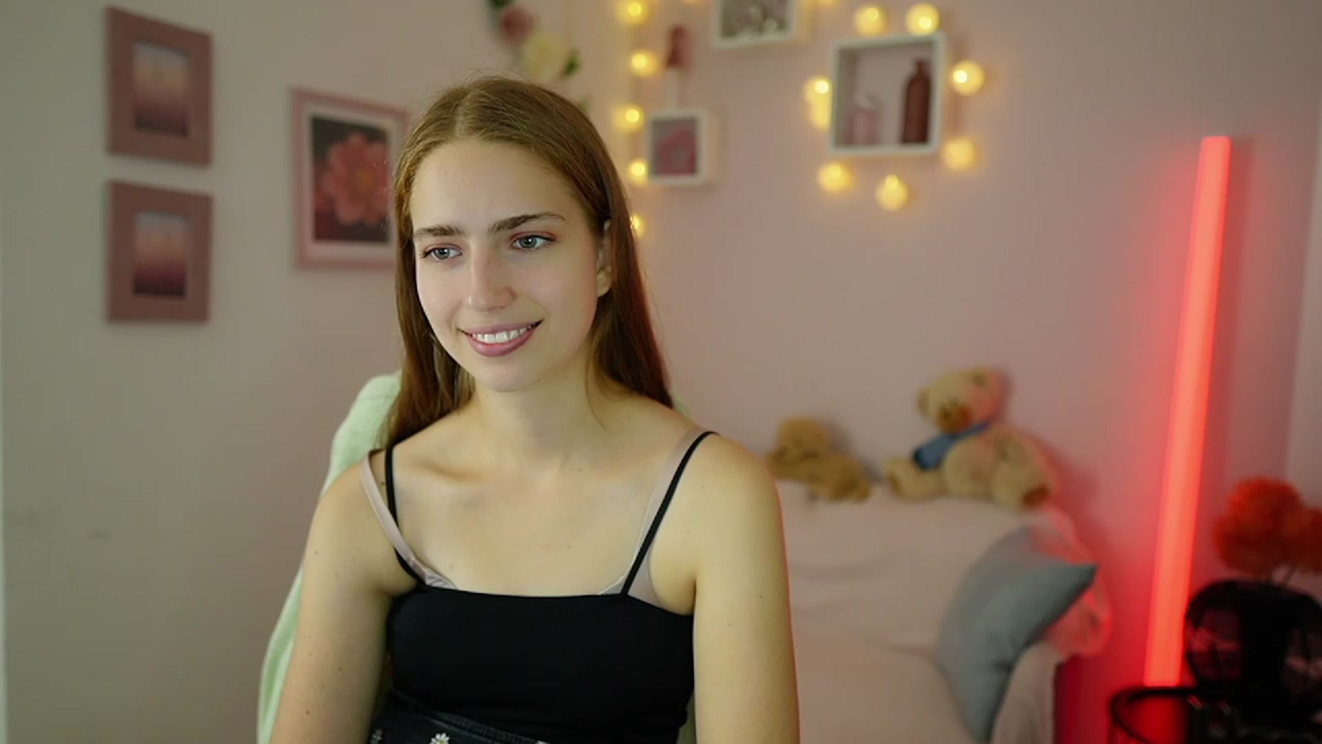 Gallery image thumbnail from Naomi_Woods18's myfreecams stream on, 10/31/2023, 12:23 image 3 of 20