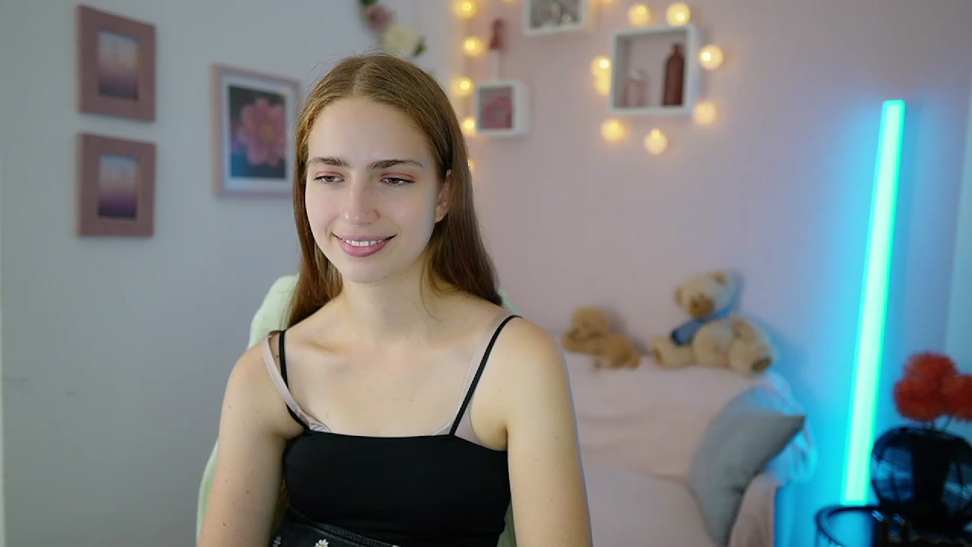 Gallery image thumbnail from Naomi_Woods18's myfreecams stream on, 10/31/2023, 12:23 image 1 of 20