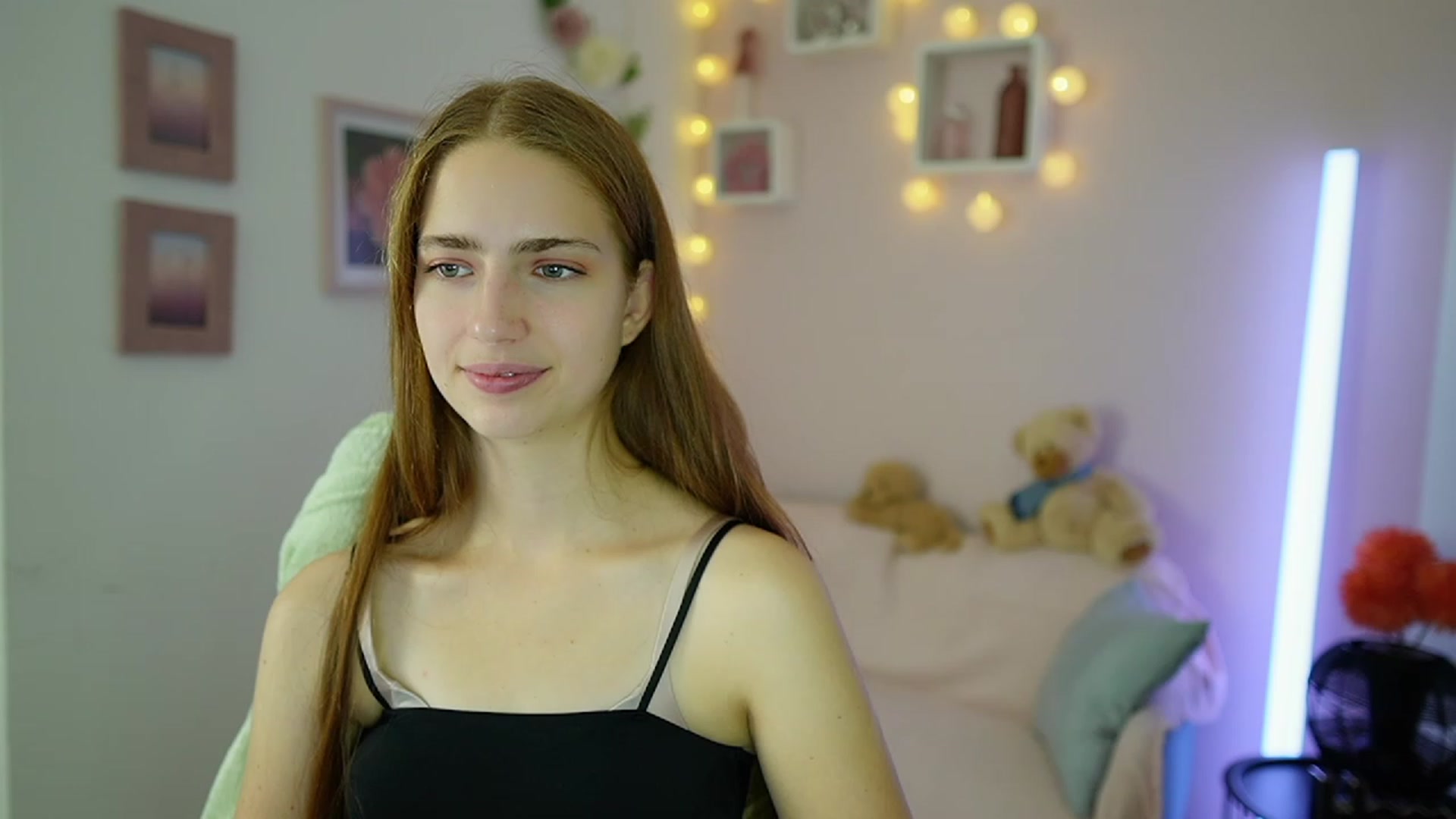 Gallery image thumbnail from Naomi_Woods18's myfreecams stream on, 10/31/2023, 12:23 image 14 of 20