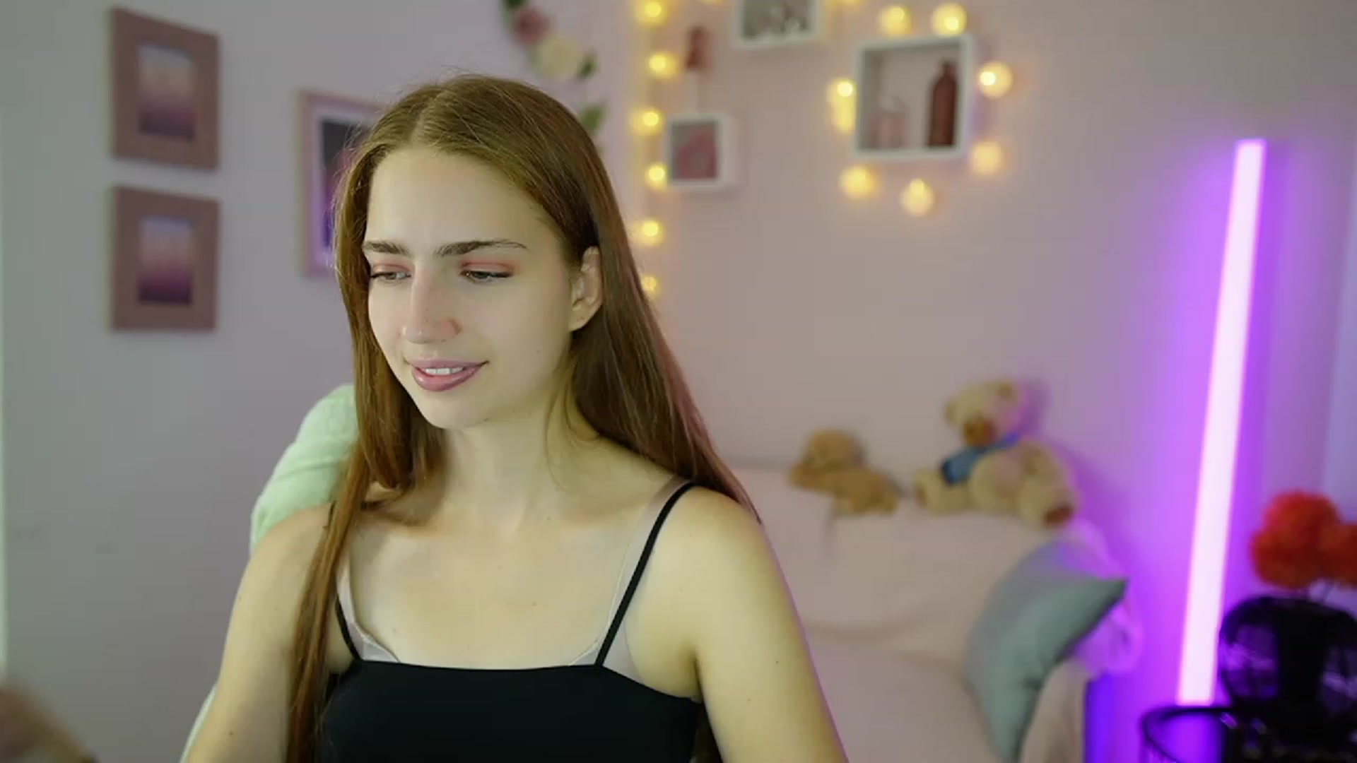 Gallery image thumbnail from Naomi_Woods18's myfreecams stream on, 10/31/2023, 12:23 image 18 of 20