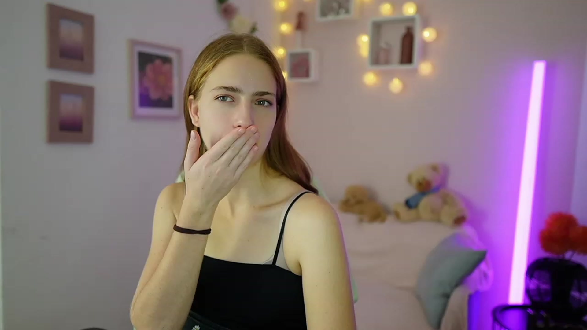 Gallery image thumbnail from Naomi_Woods18's myfreecams stream on, 10/31/2023, 12:23 image 4 of 20