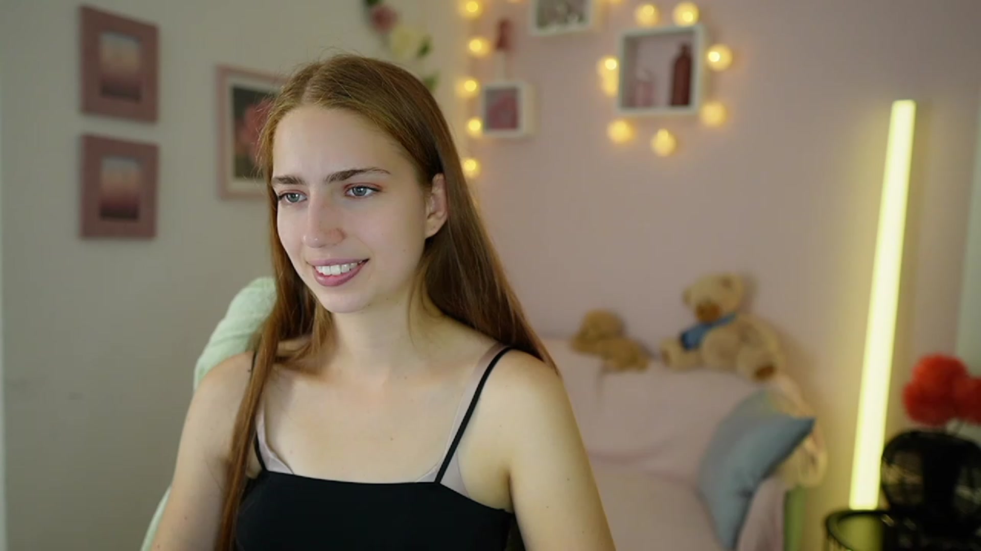 Gallery image thumbnail from Naomi_Woods18's myfreecams stream on, 10/31/2023, 12:23 image 19 of 20