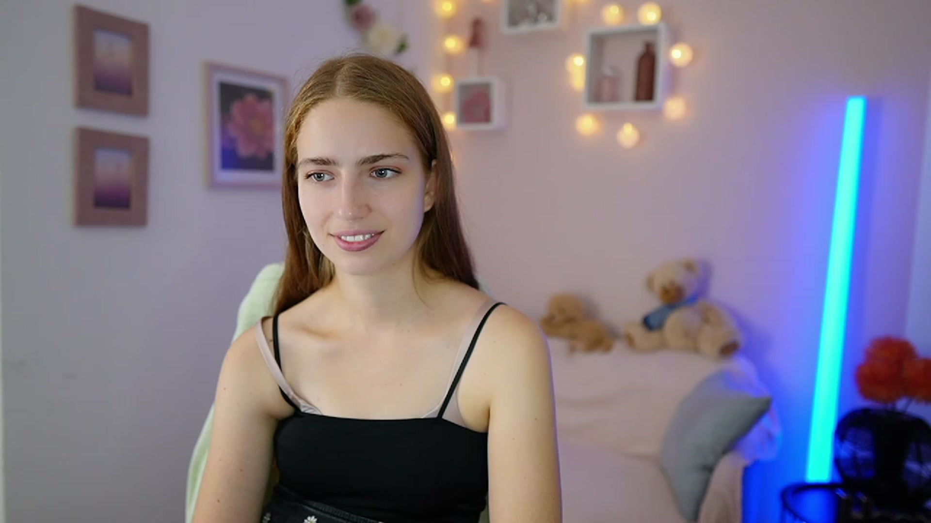 Gallery image thumbnail from Naomi_Woods18's myfreecams stream on, 10/31/2023, 12:23 image 2 of 20