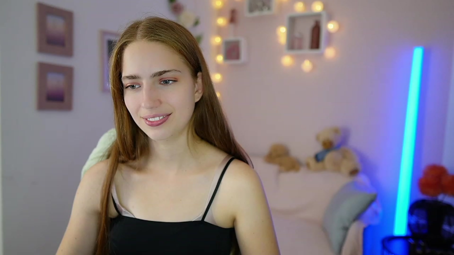 Gallery image thumbnail from Naomi_Woods18's myfreecams stream on, 10/31/2023, 12:23 image 9 of 20