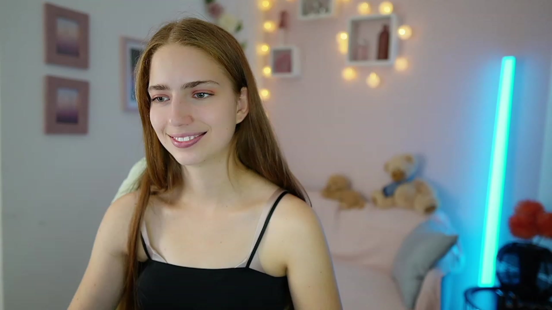 Gallery image thumbnail from Naomi_Woods18's myfreecams stream on, 10/31/2023, 12:23 image 8 of 20
