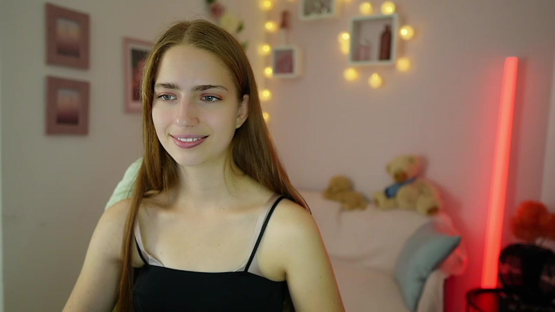 Gallery image thumbnail from Naomi_Woods18's myfreecams stream on, 10/31/2023, 12:23 image 10 of 20