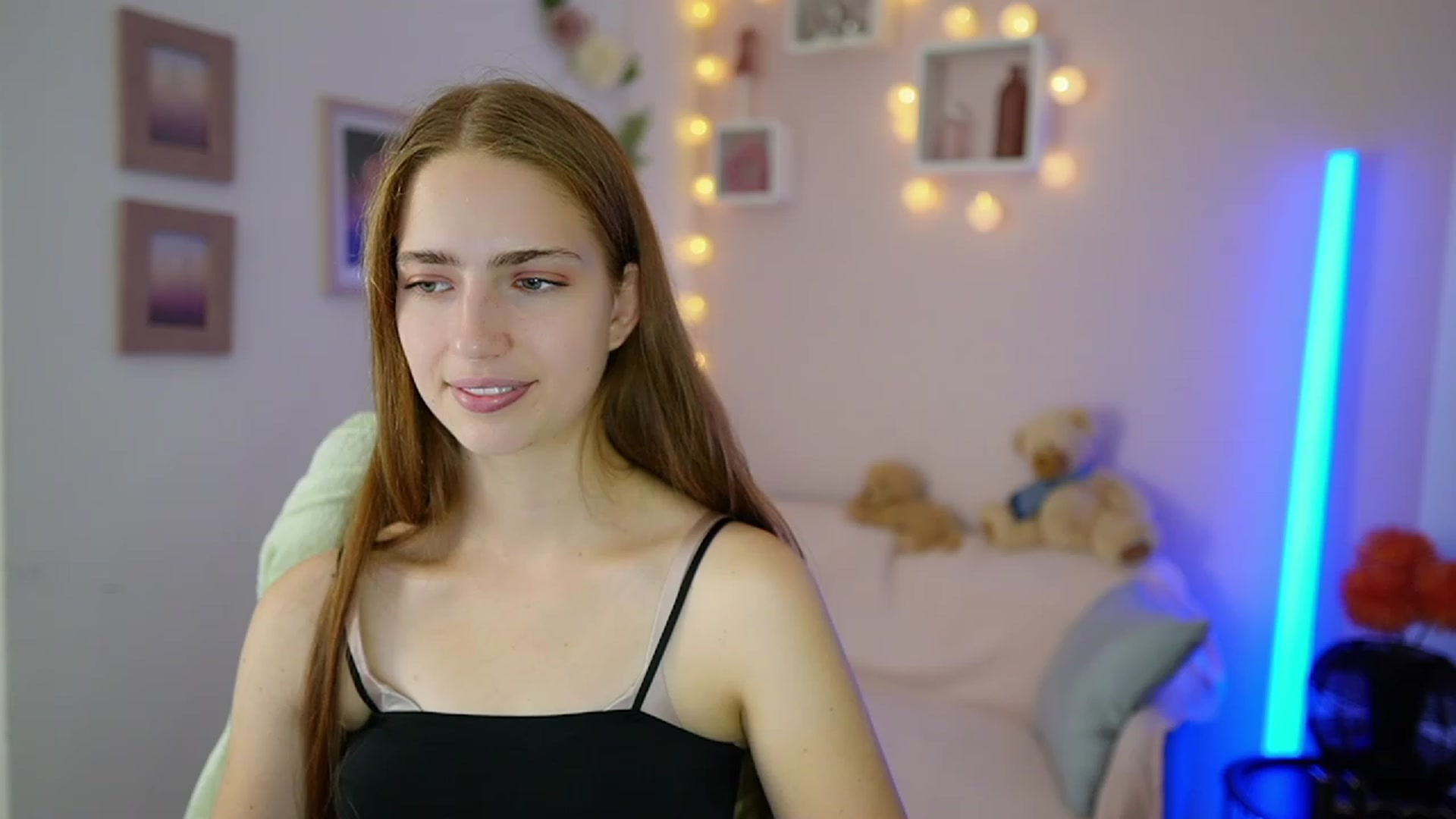 Gallery image thumbnail from Naomi_Woods18's myfreecams stream on, 10/31/2023, 12:23 image 16 of 20