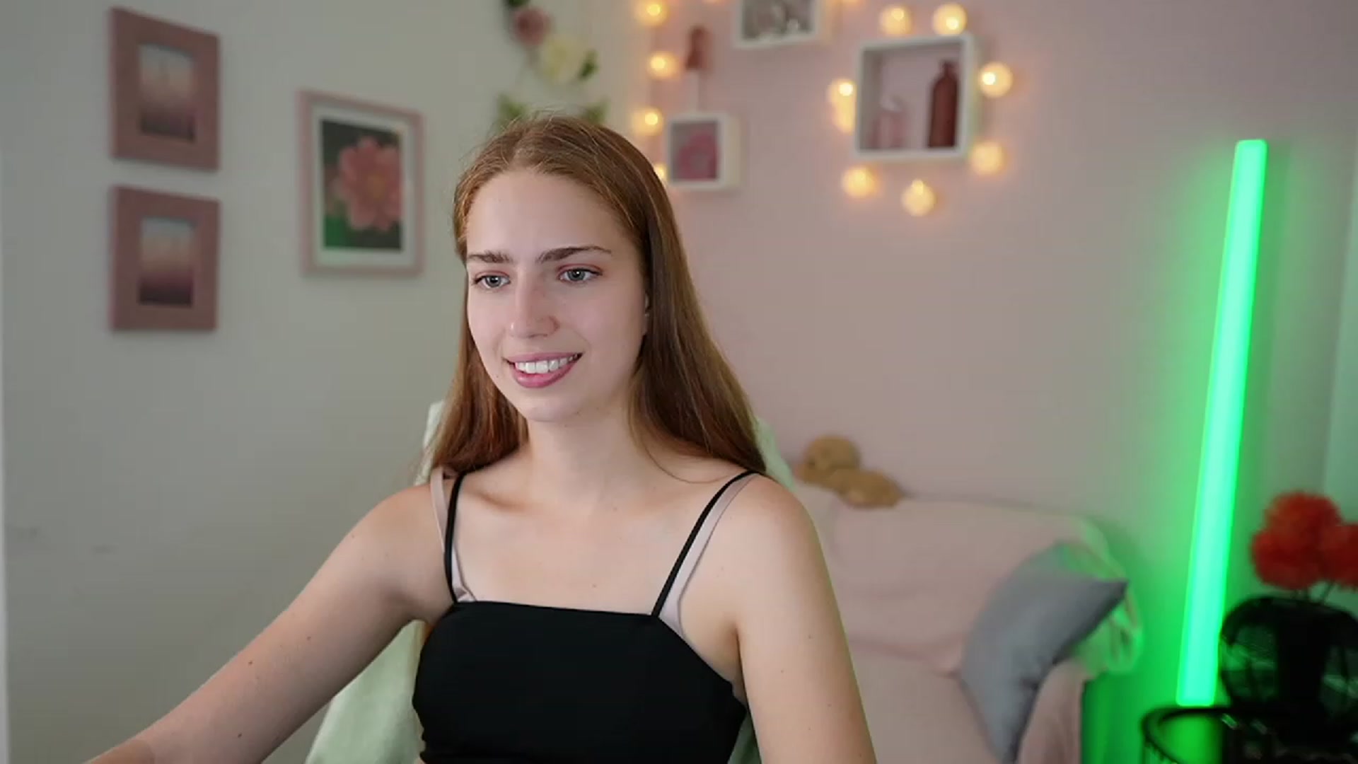 Gallery image thumbnail from Naomi_Woods18's myfreecams stream on, 10/31/2023, 13:59 image 16 of 20