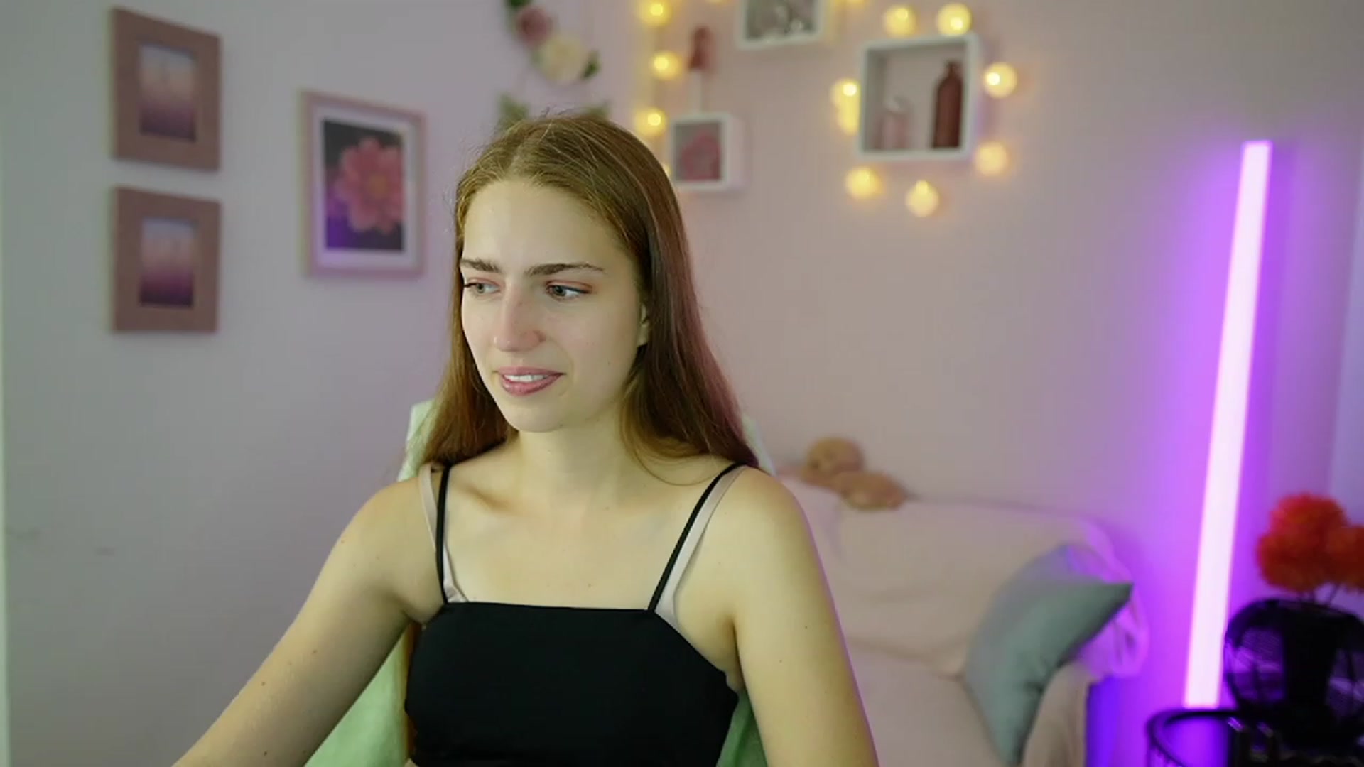 Gallery image thumbnail from Naomi_Woods18's myfreecams stream on, 10/31/2023, 13:59 image 12 of 20