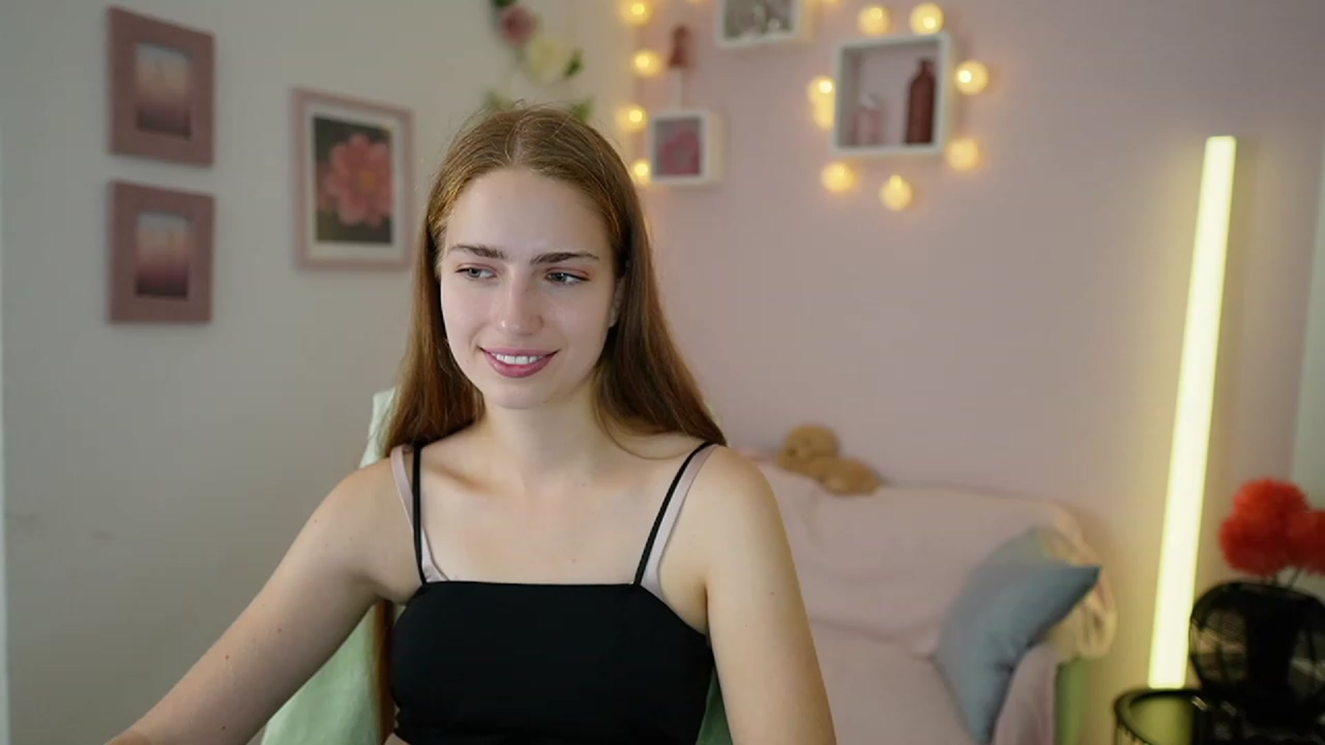 Gallery image thumbnail from Naomi_Woods18's myfreecams stream on, 10/31/2023, 13:59 image 9 of 20