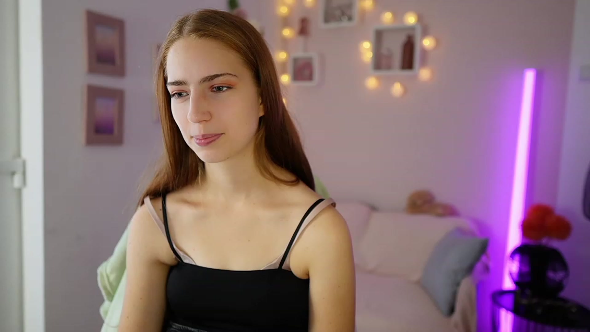 Gallery image thumbnail from Naomi_Woods18's myfreecams stream on, 11/01/2023, 09:27 image 12 of 20