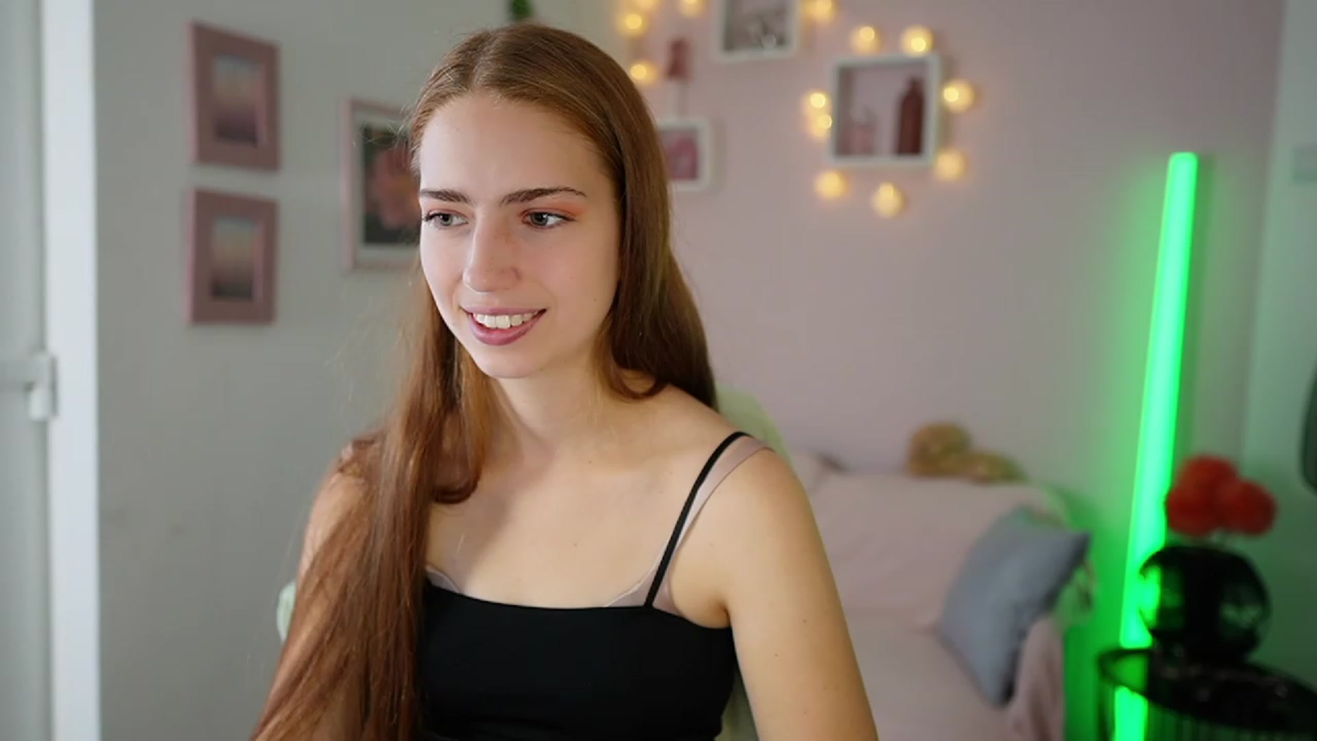 Gallery image thumbnail from Naomi_Woods18's myfreecams stream on, 11/01/2023, 09:27 image 8 of 20