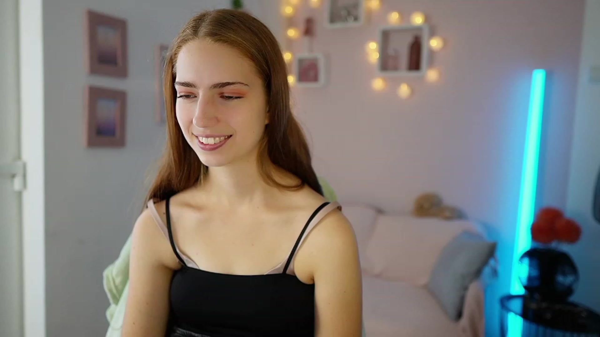 Gallery image thumbnail from Naomi_Woods18's myfreecams stream on, 11/01/2023, 09:27 image 13 of 20