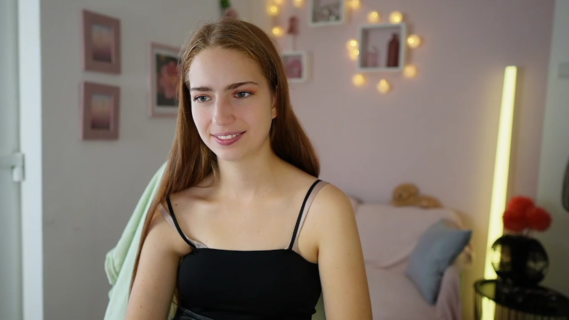 Gallery image thumbnail from Naomi_Woods18's myfreecams stream on, 11/01/2023, 10:13 image 17 of 20