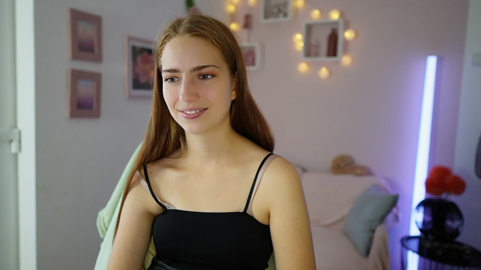 Gallery image thumbnail from Naomi_Woods18's myfreecams stream on, 11/01/2023, 10:13 image 16 of 20