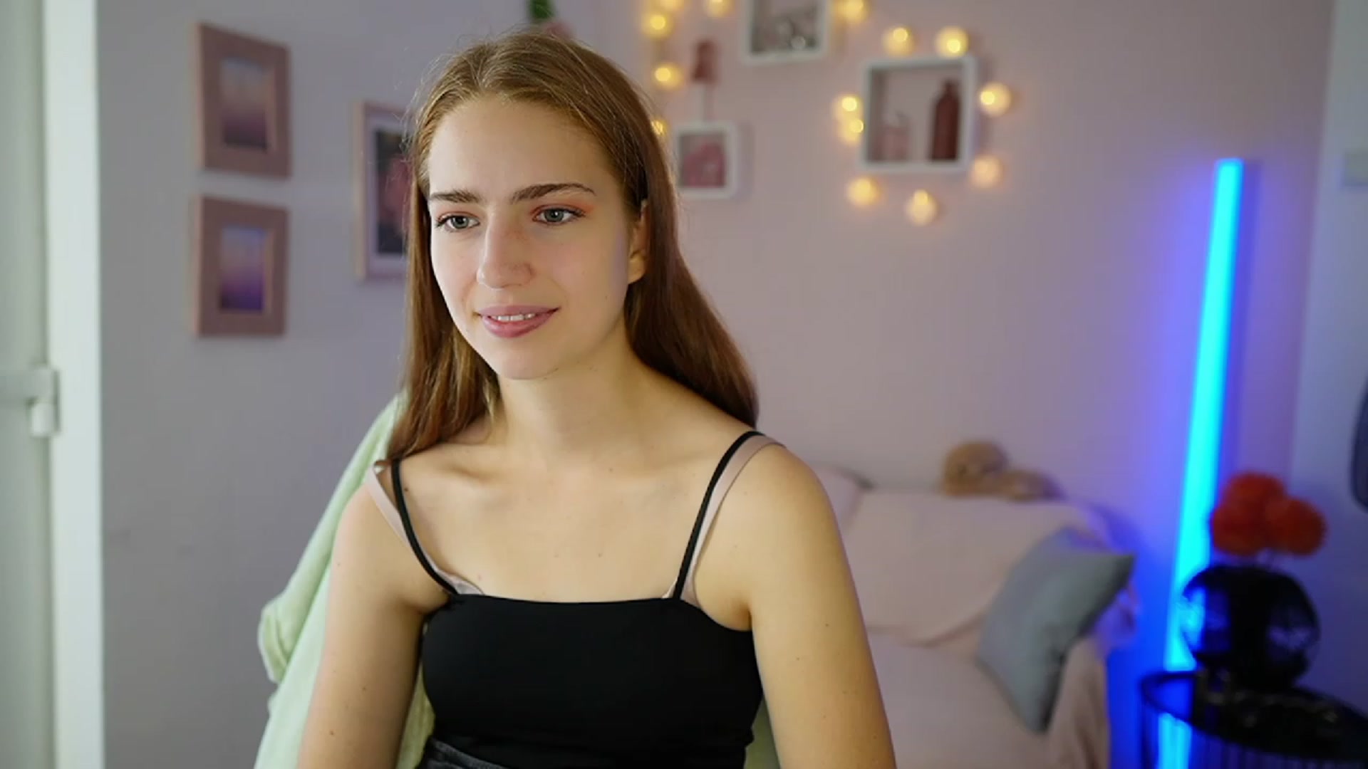 Gallery image thumbnail from Naomi_Woods18's myfreecams stream on, 11/01/2023, 10:13 image 9 of 20