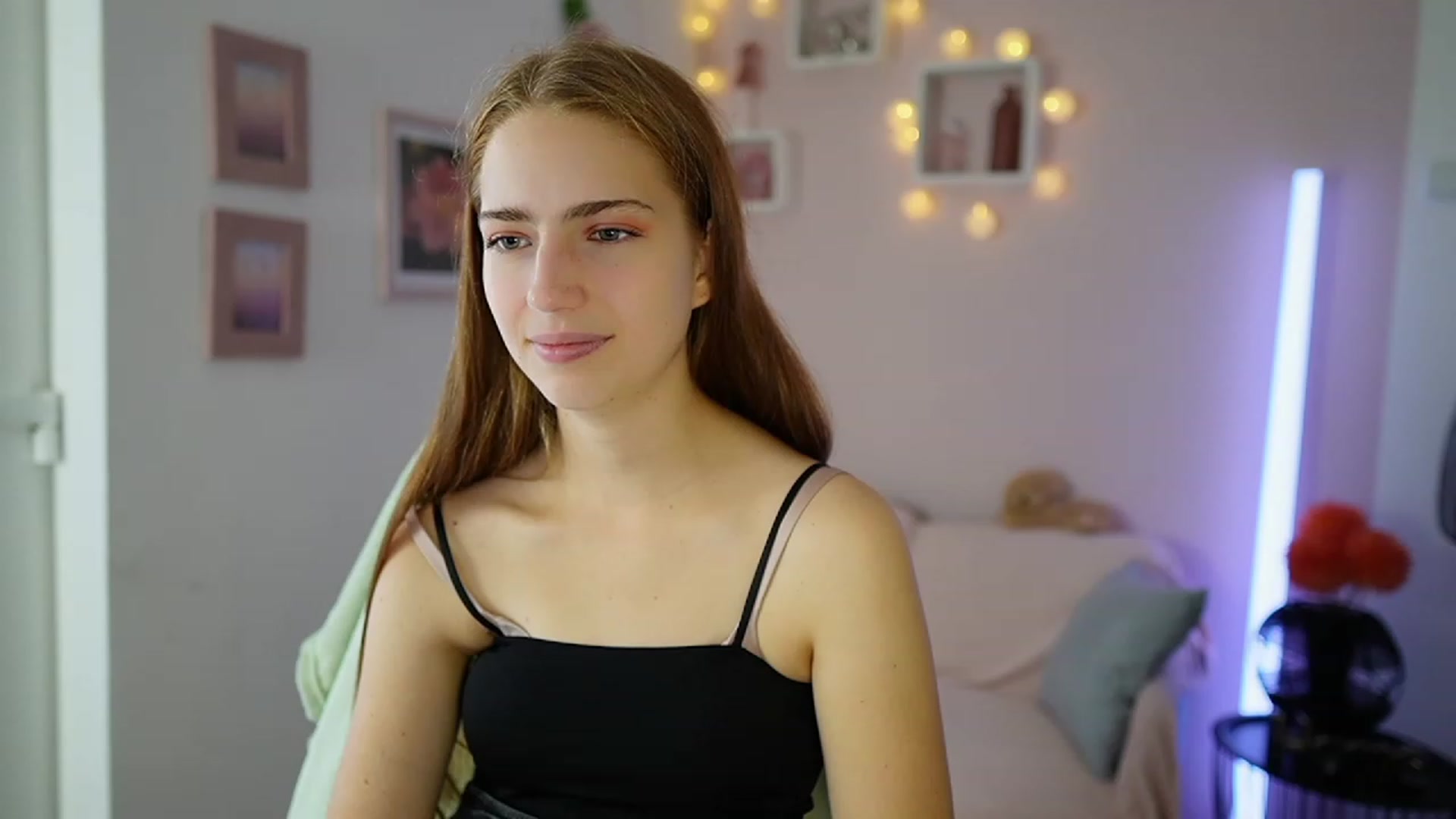 Gallery image thumbnail from Naomi_Woods18's myfreecams stream on, 11/01/2023, 10:13 image 13 of 20