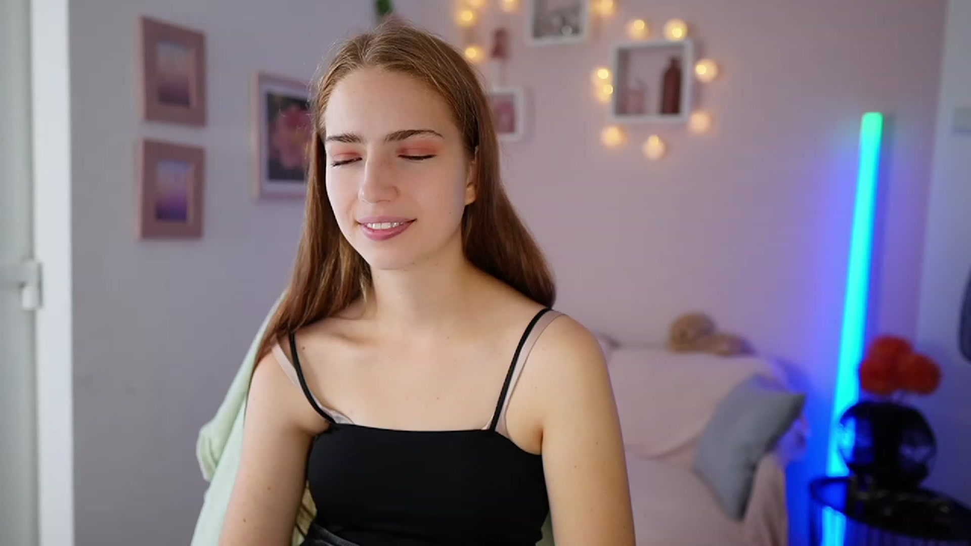 Gallery image thumbnail from Naomi_Woods18's myfreecams stream on, 11/01/2023, 10:13 image 12 of 20