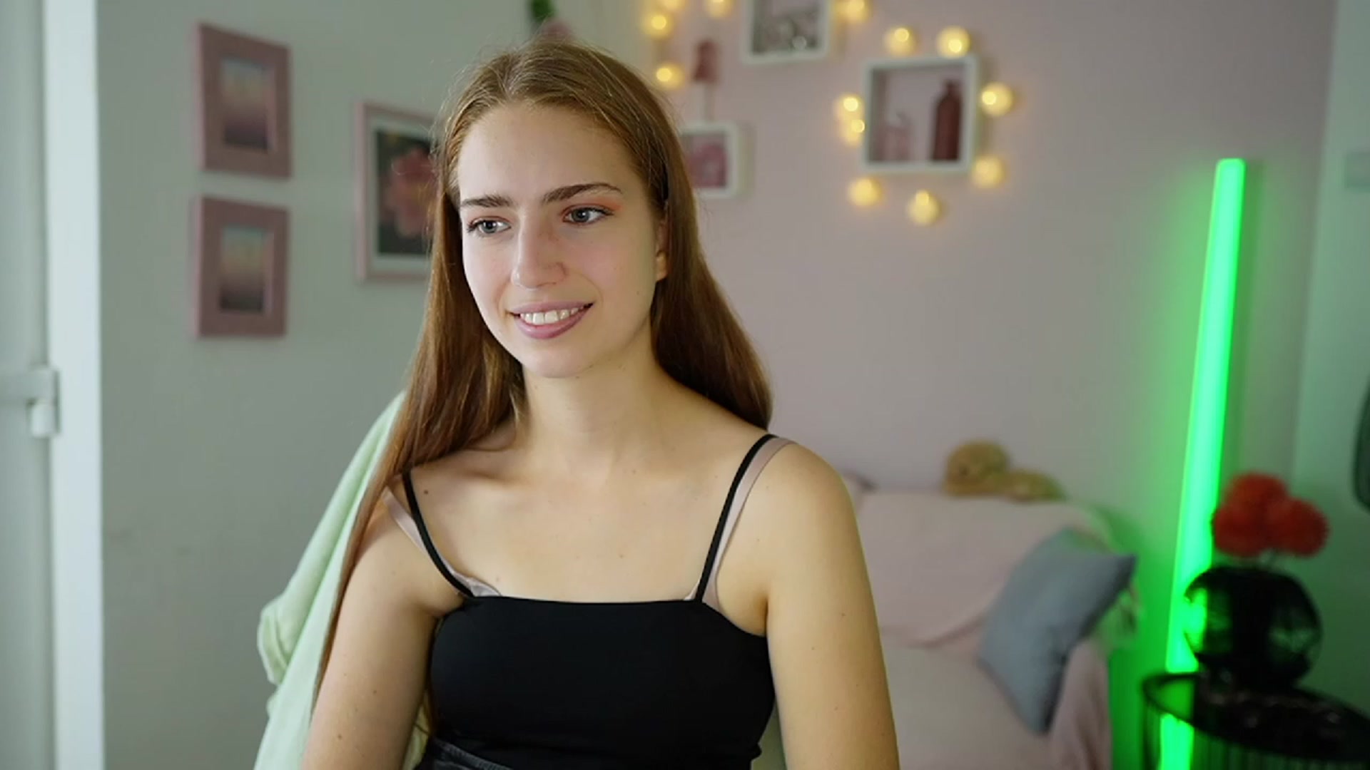 Gallery image thumbnail from Naomi_Woods18's myfreecams stream on, 11/01/2023, 10:13 image 18 of 20