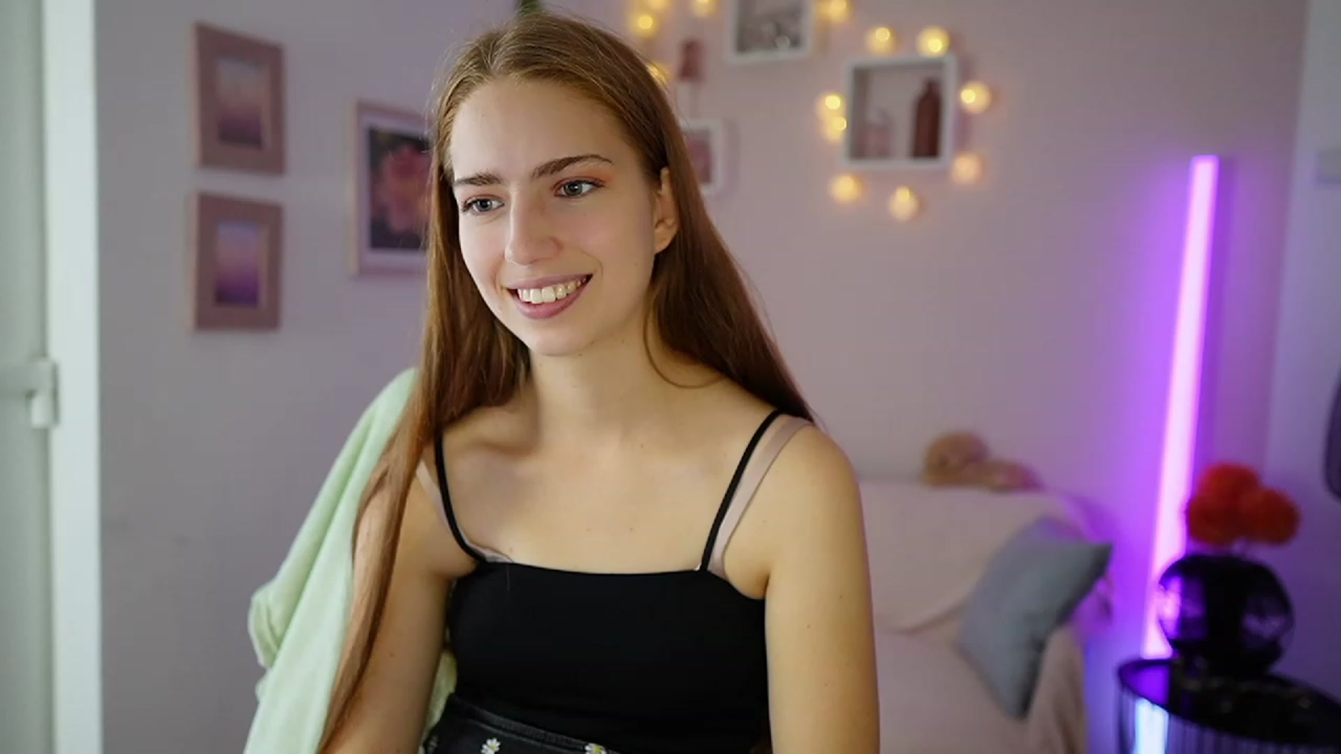 Gallery image thumbnail from Naomi_Woods18's myfreecams stream on, 11/01/2023, 10:13 image 2 of 20