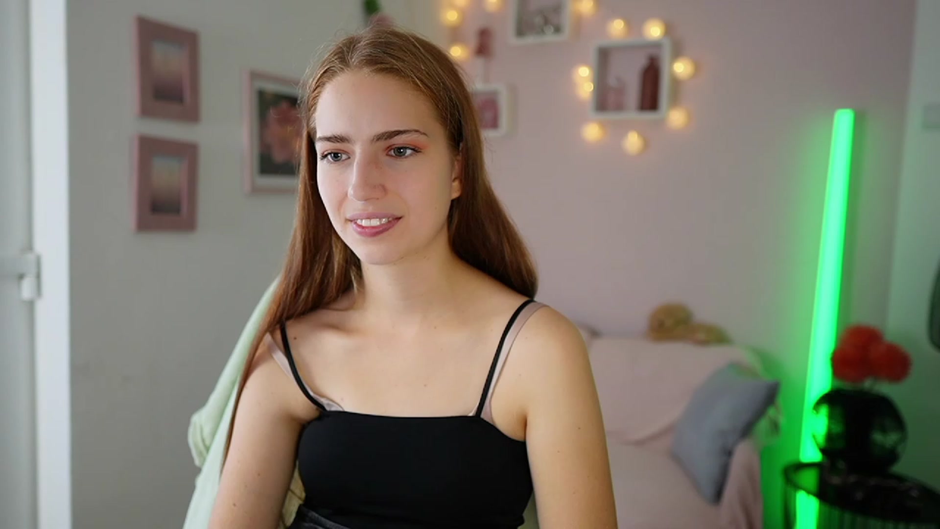 Gallery image thumbnail from Naomi_Woods18's myfreecams stream on, 11/01/2023, 10:13 image 15 of 20